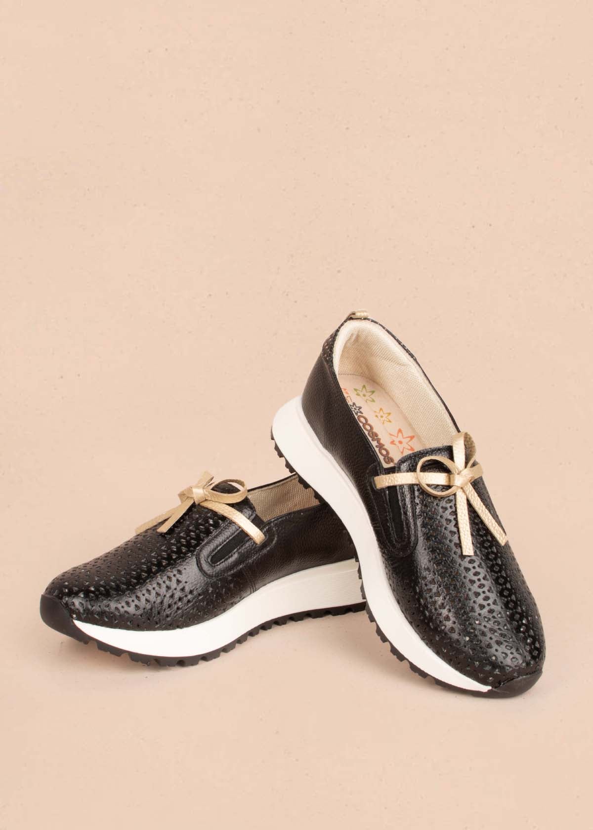 Tenis deportivos en cuero color negro con moño 104779