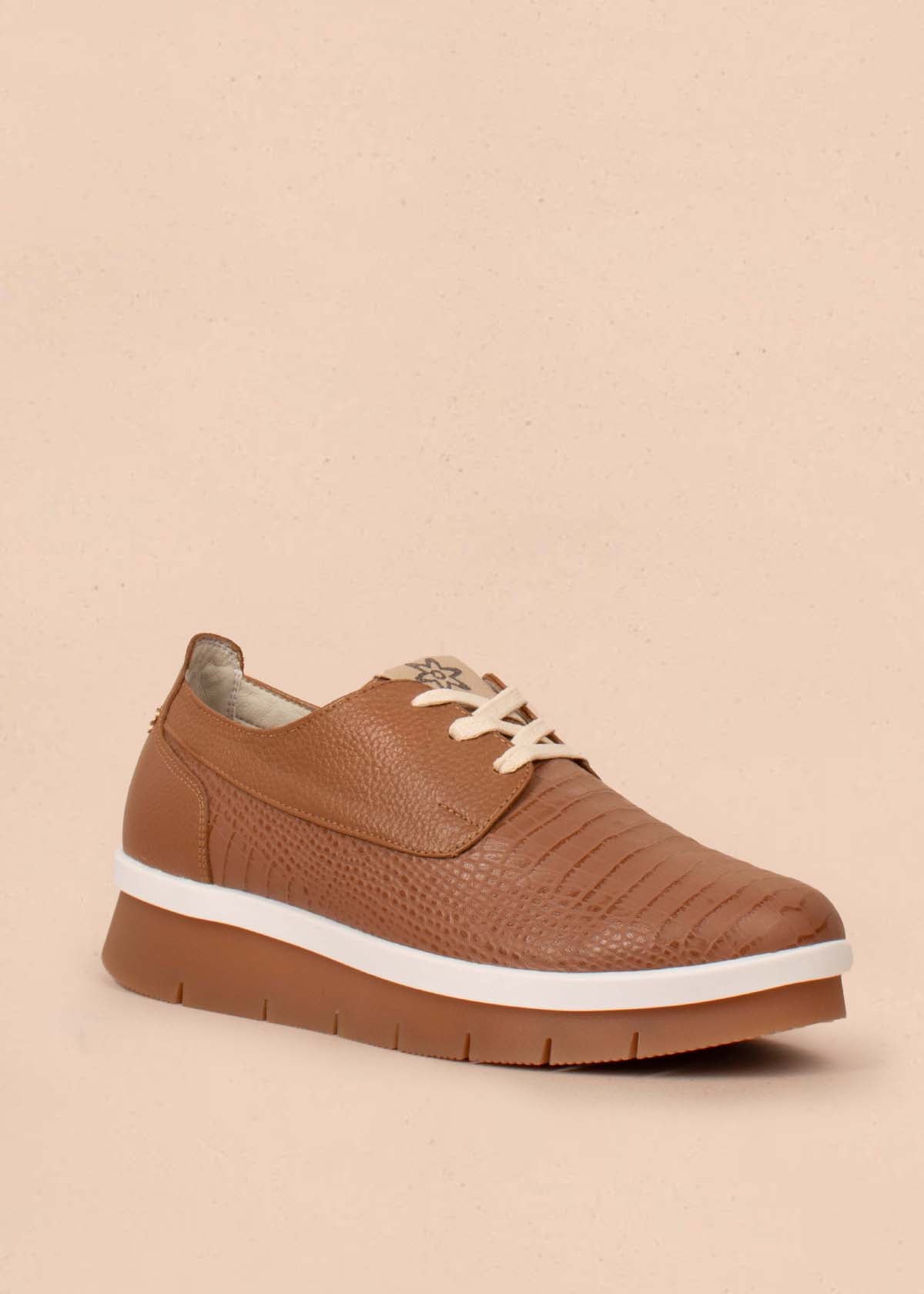 Zapatos con atadura en cuero color miel con textura croco 104784