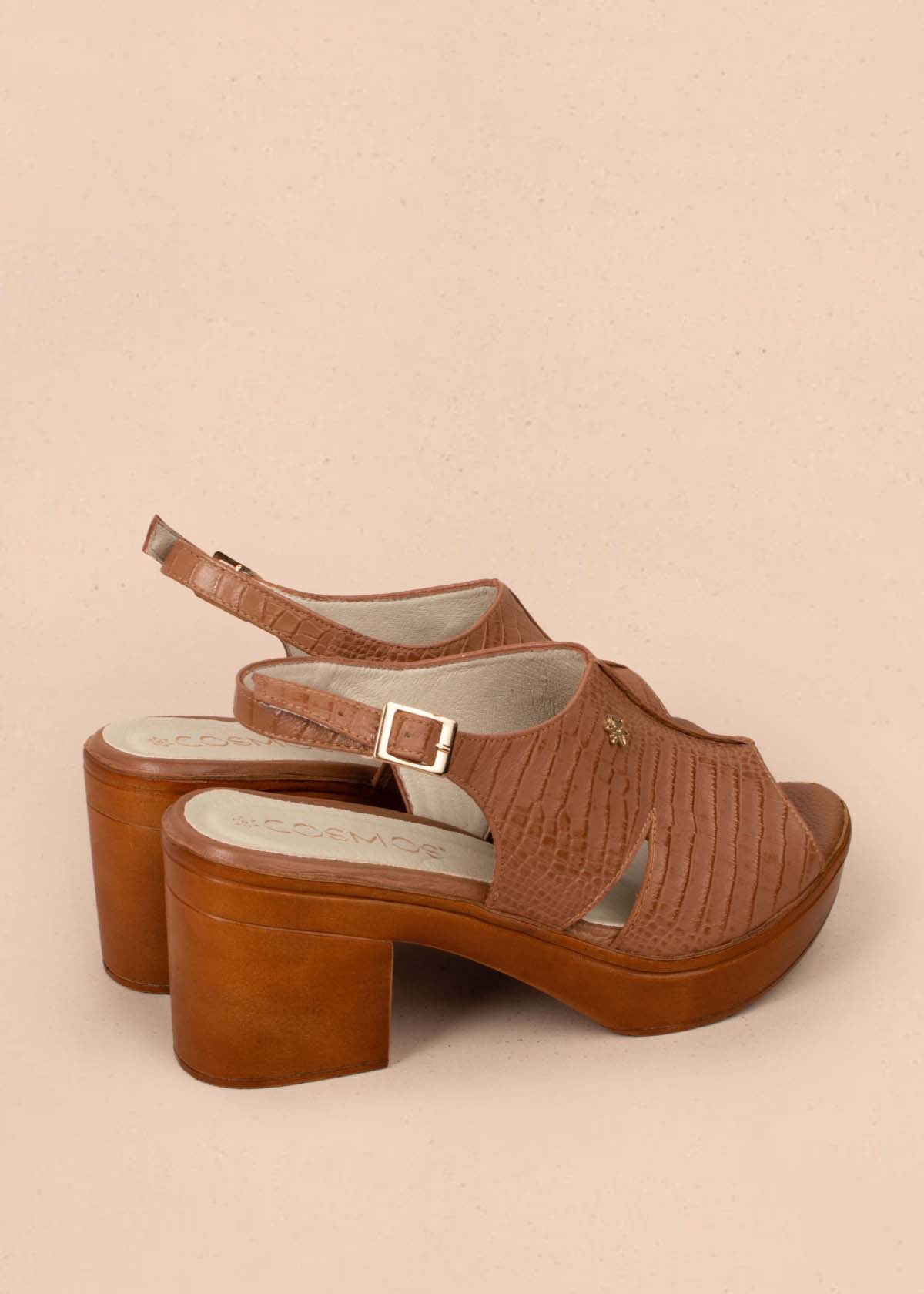 Sandalias en cuero color miel con plataforma 104792