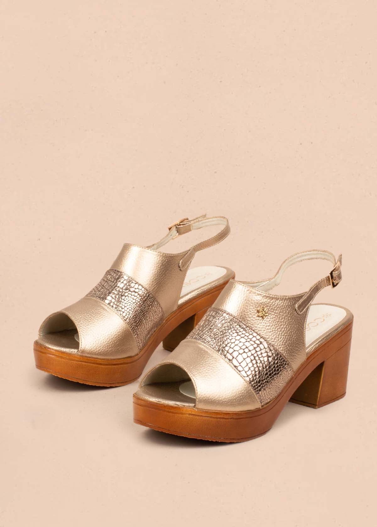 Sandalias en cuero color dorado con textura pitón y plataforma 104793
