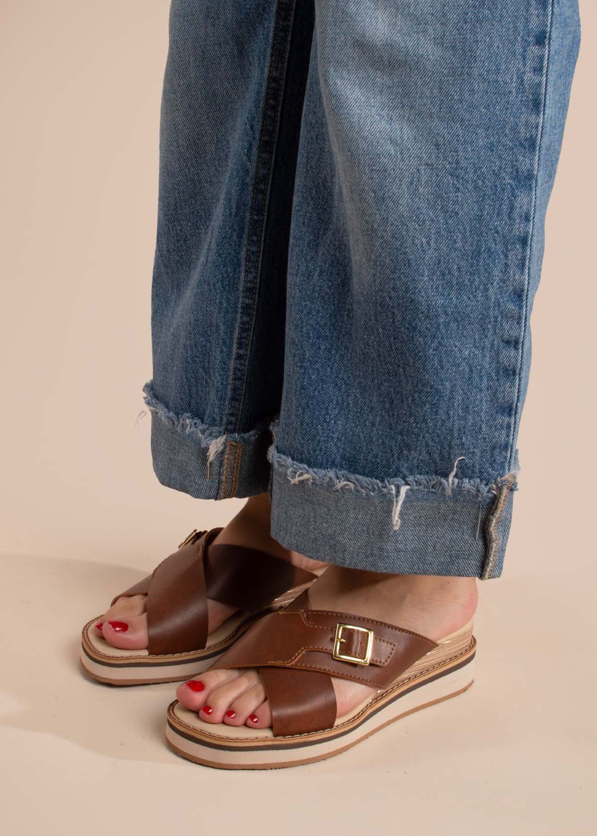 Sandalias color miel con hebilla 104839