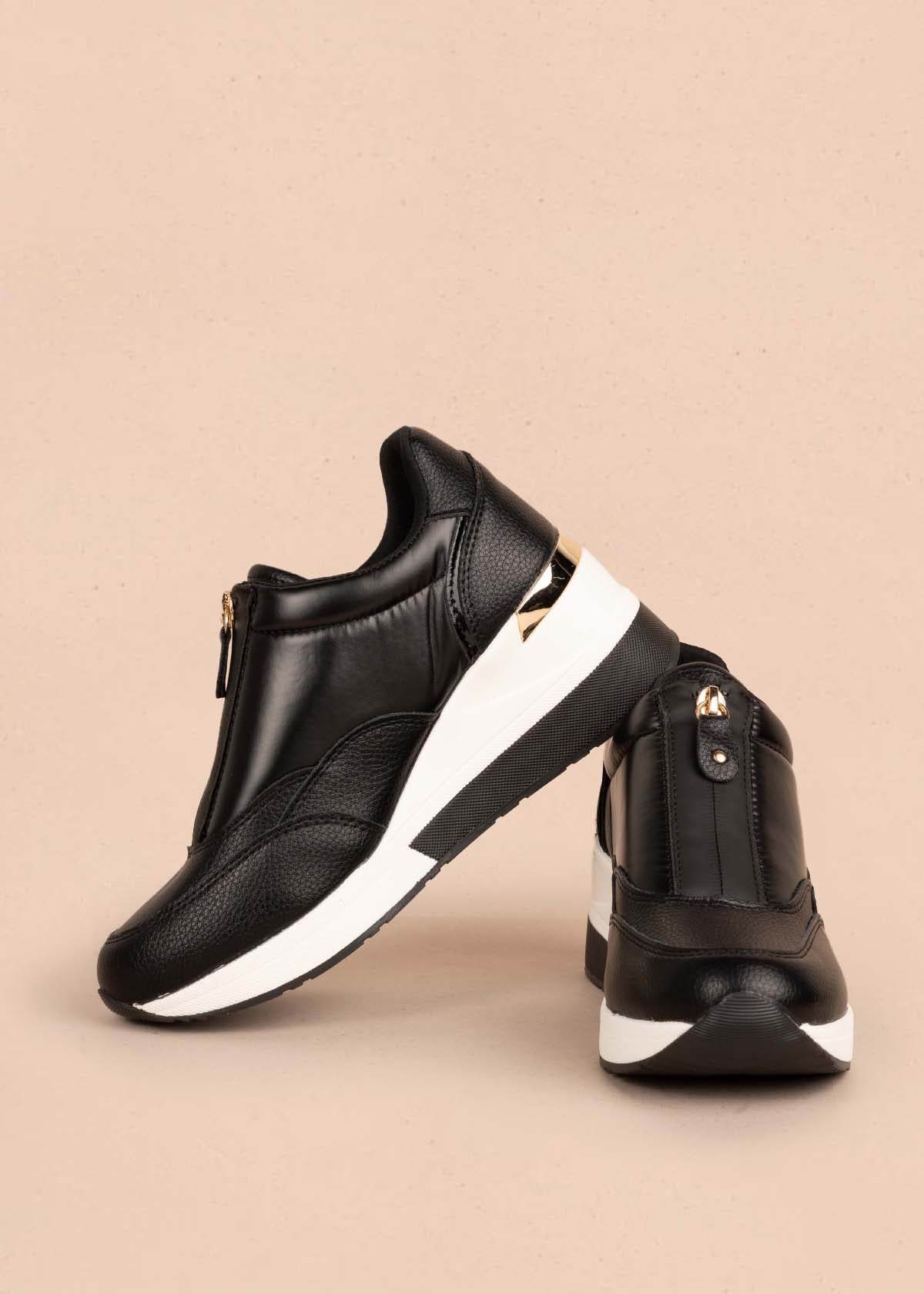 Tenis casuales color negro con cierre frontal 104842