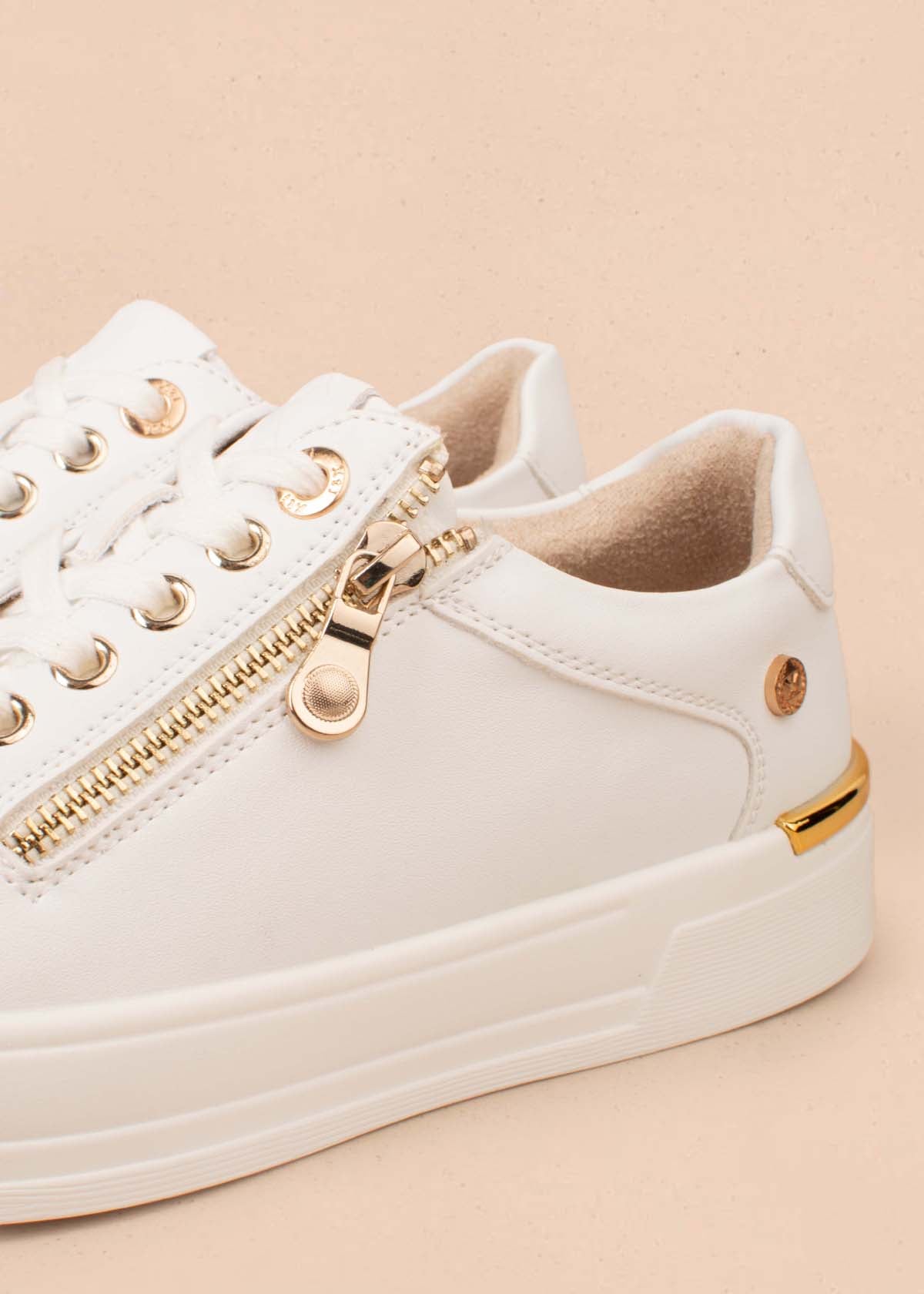 Tenis casuales color blanco con cierre lateral 104852
