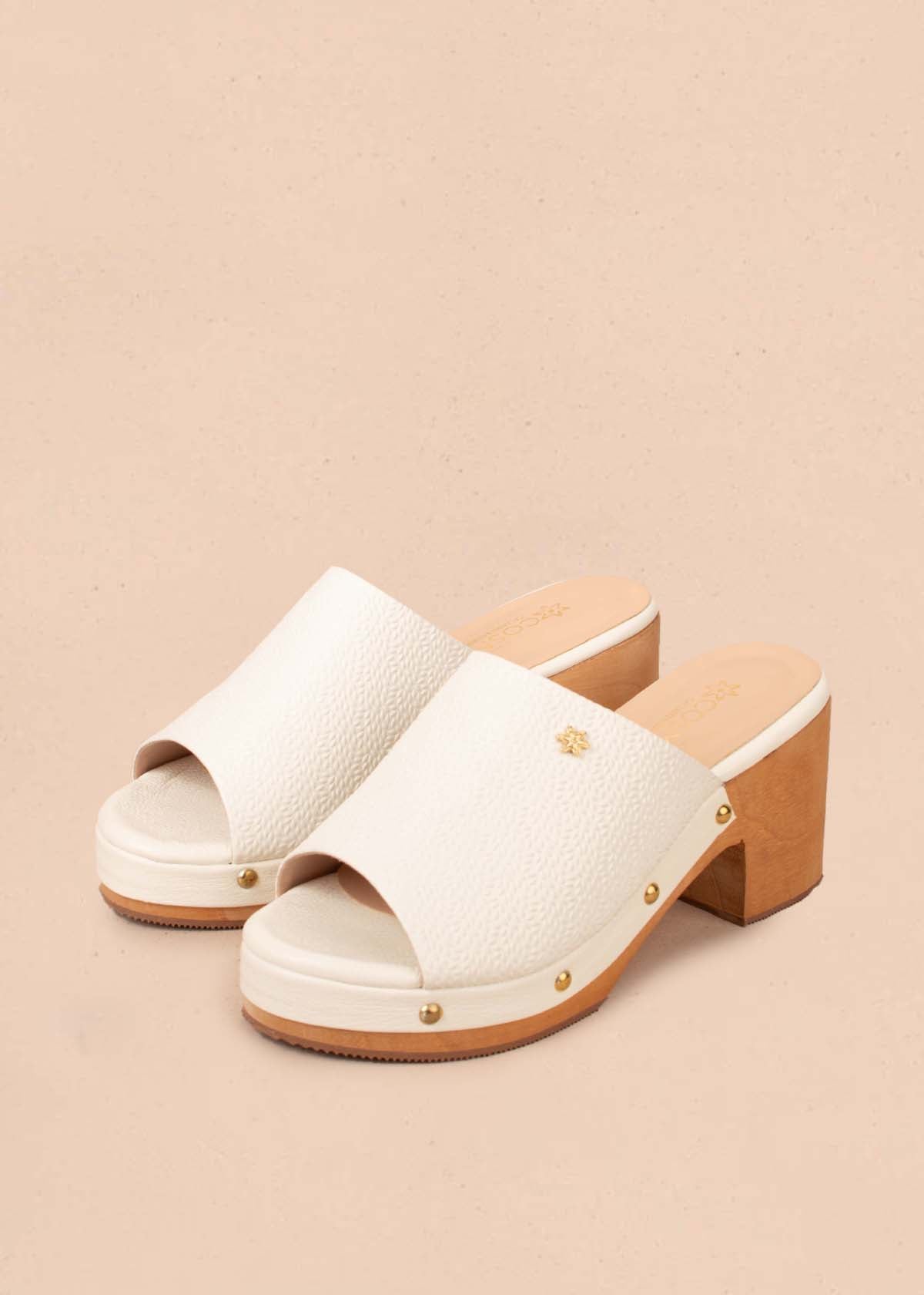 Sandalias en cuero color talco con plataforma 104868