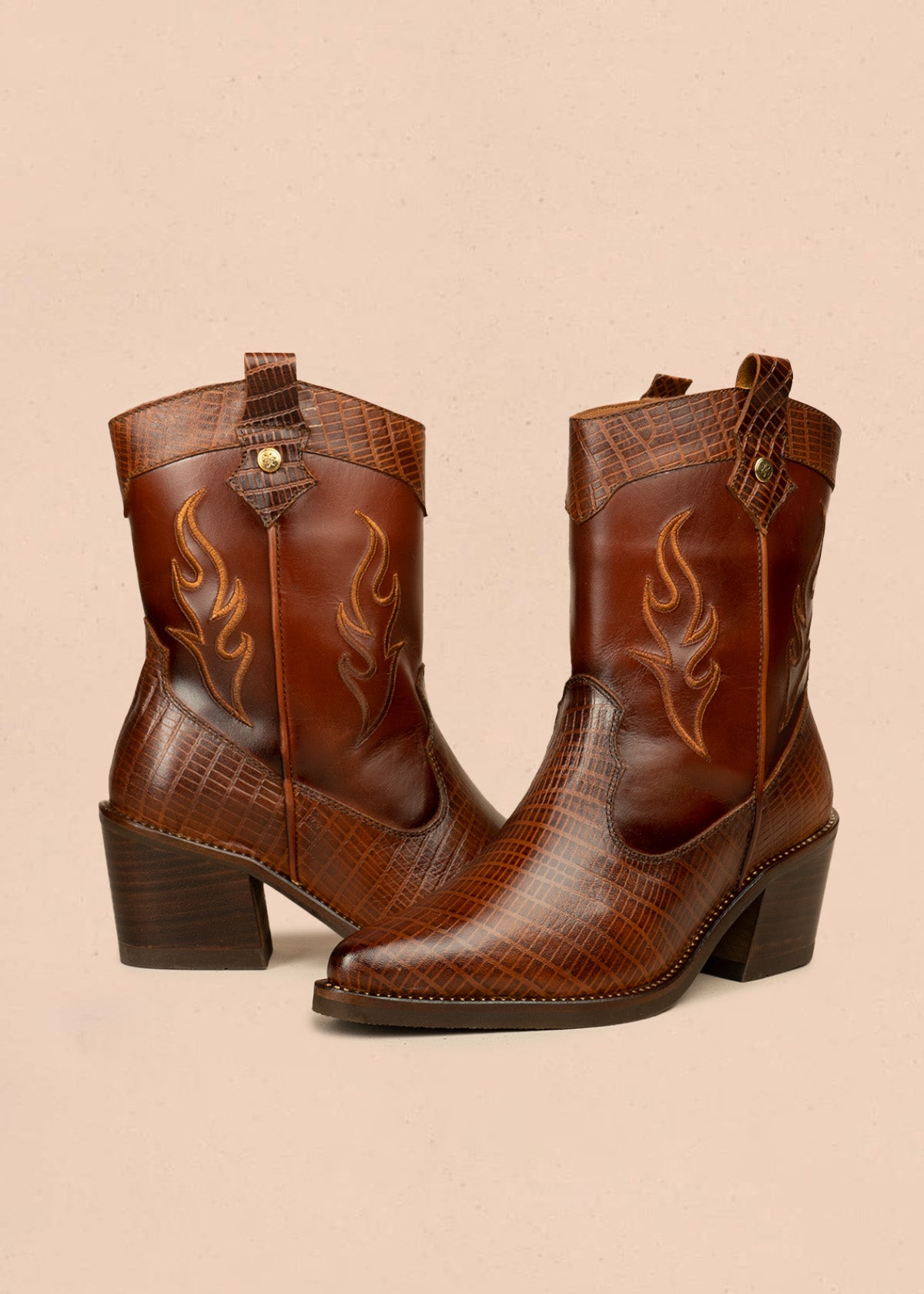 Botas texanas en cuero color café con bordado 104899