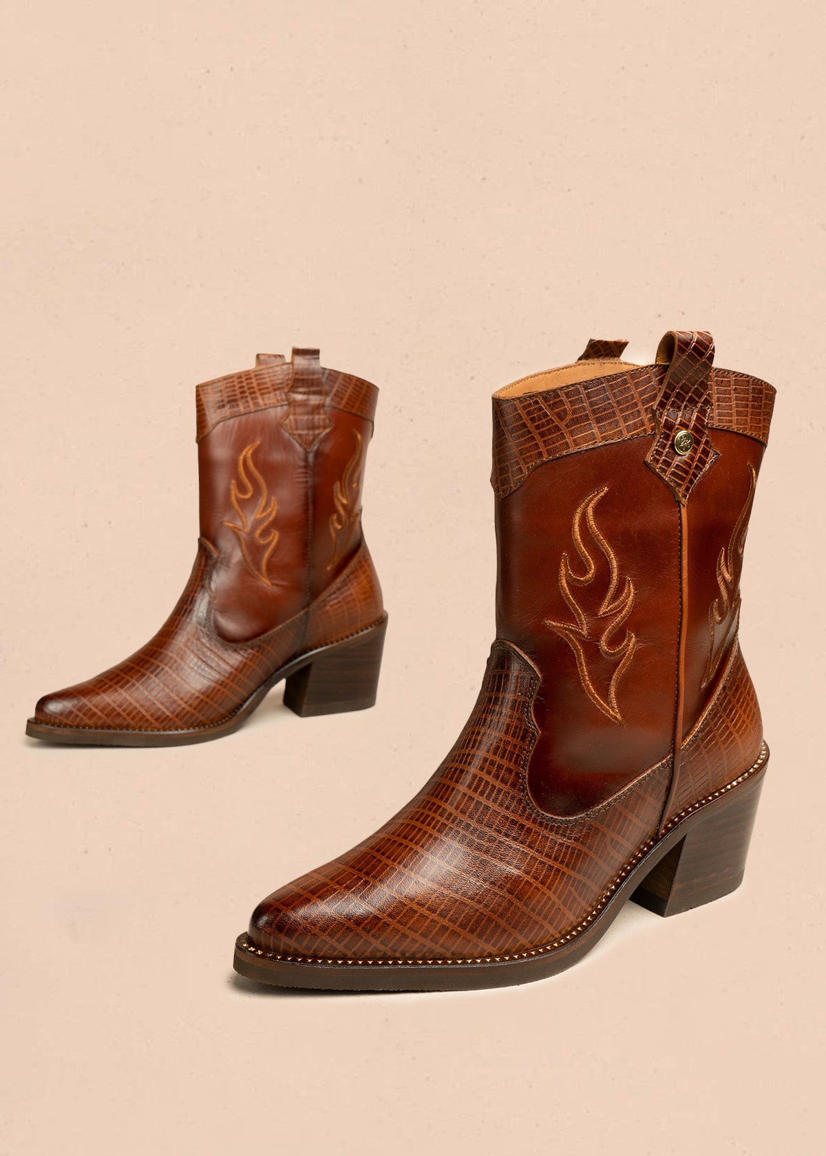 Botas texanas en cuero color café con bordado 104899