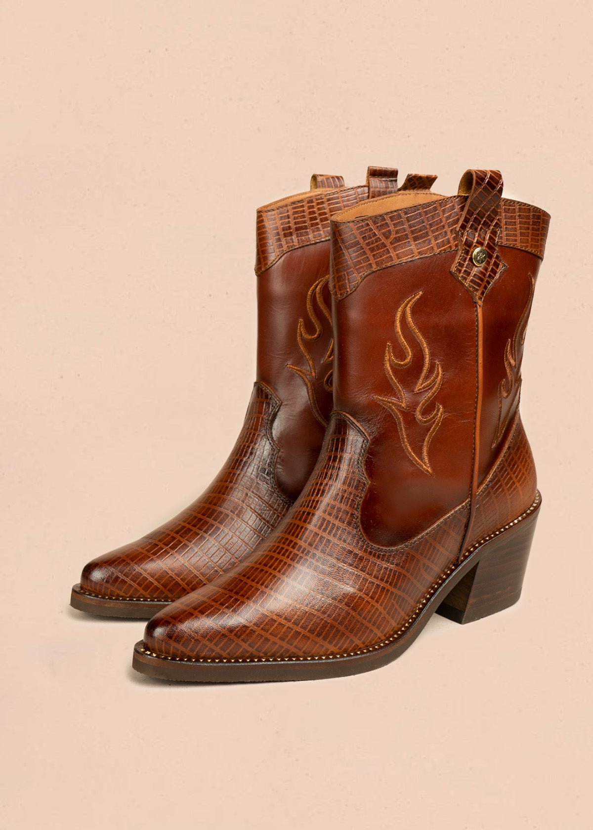 Botas texanas en cuero color café con bordado 104899