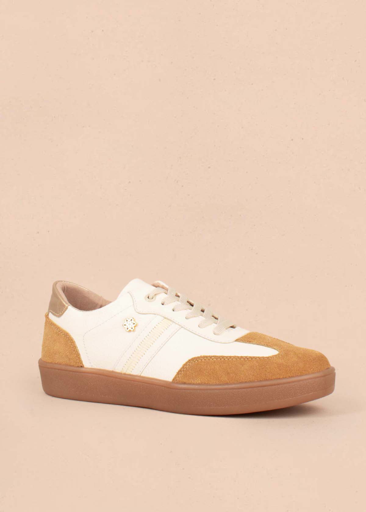 Tenis casuales en cuero color talco 104998