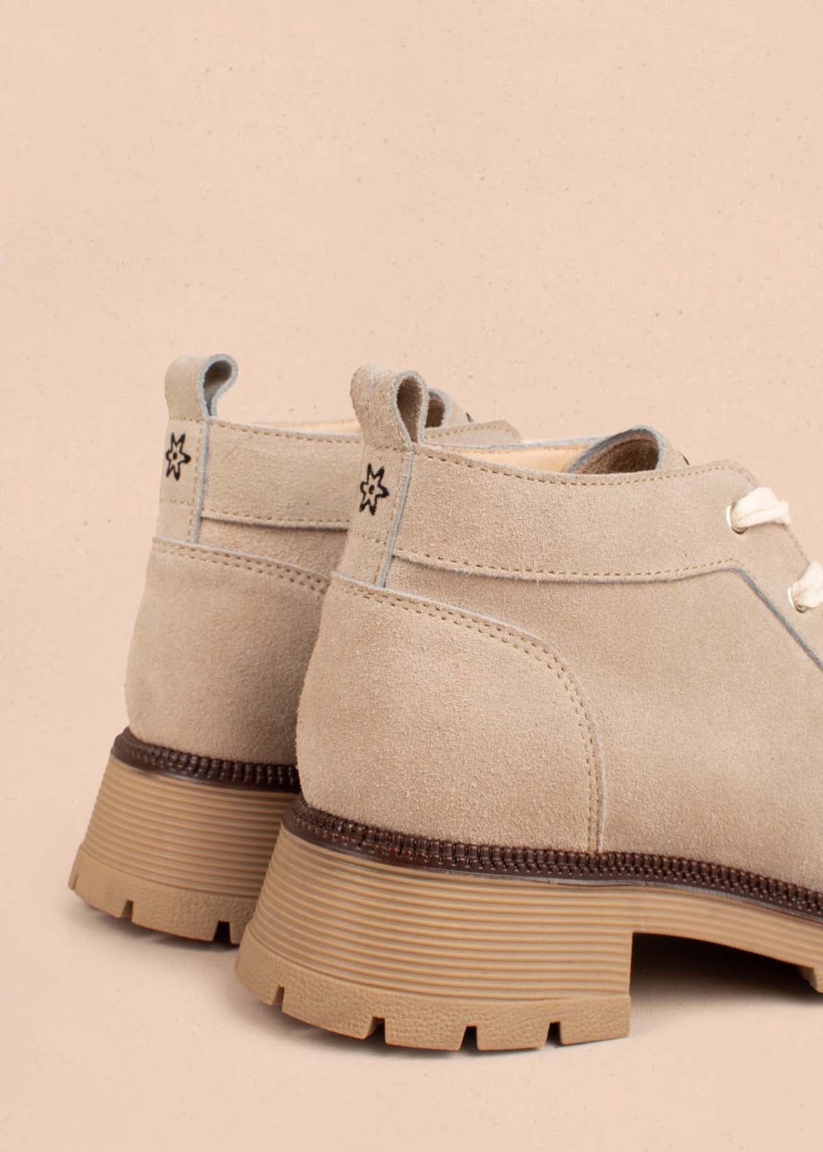 Botines en cuero color beige 105004