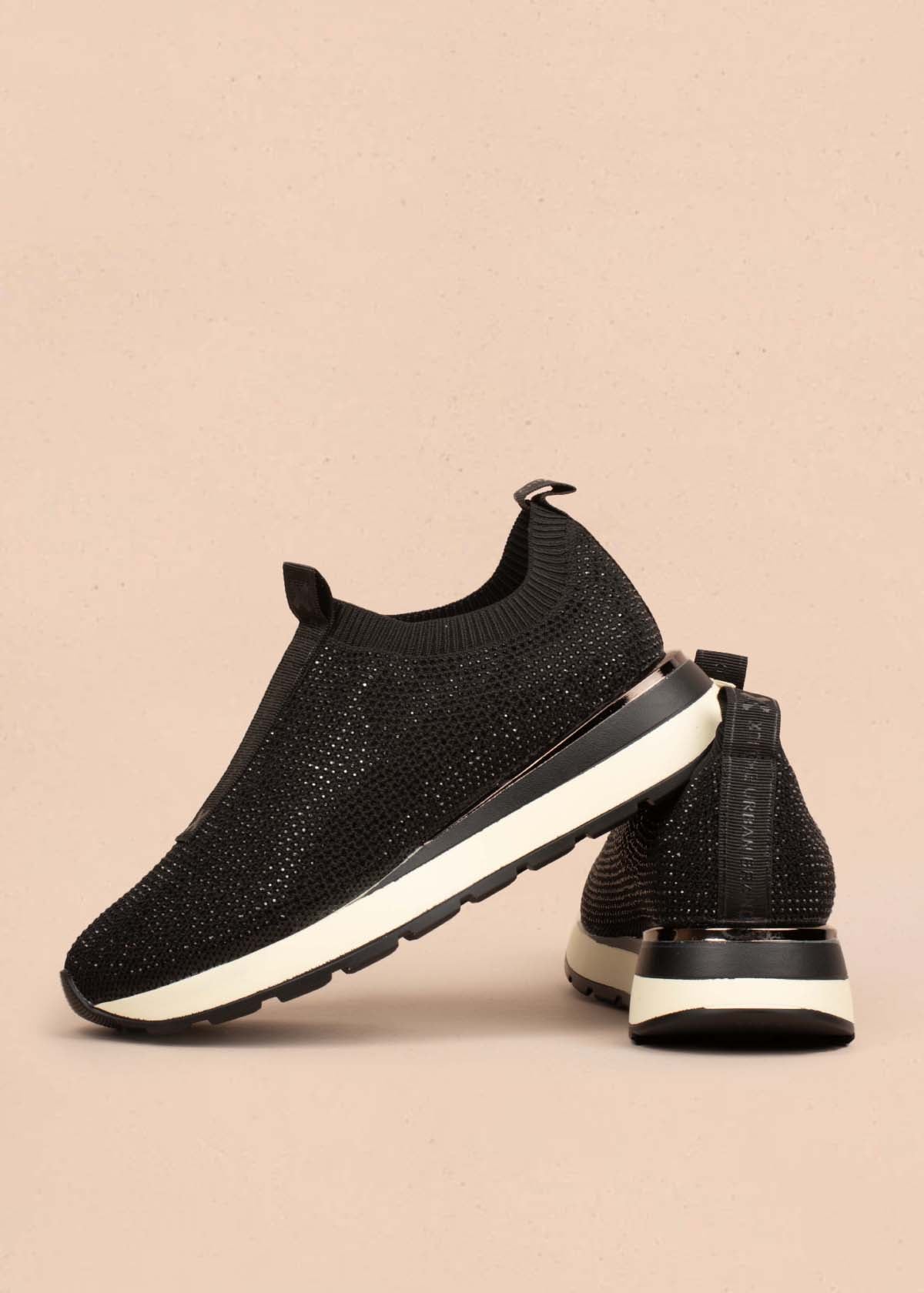 Tenis casuales color negro con piedras decorativas 105023