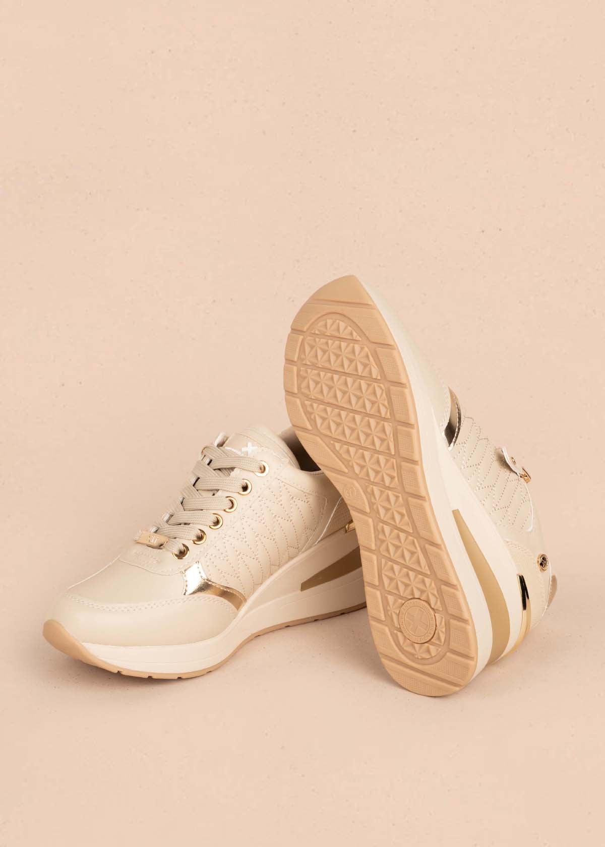 Tenis casuales suela beige con cierre frontal 105024