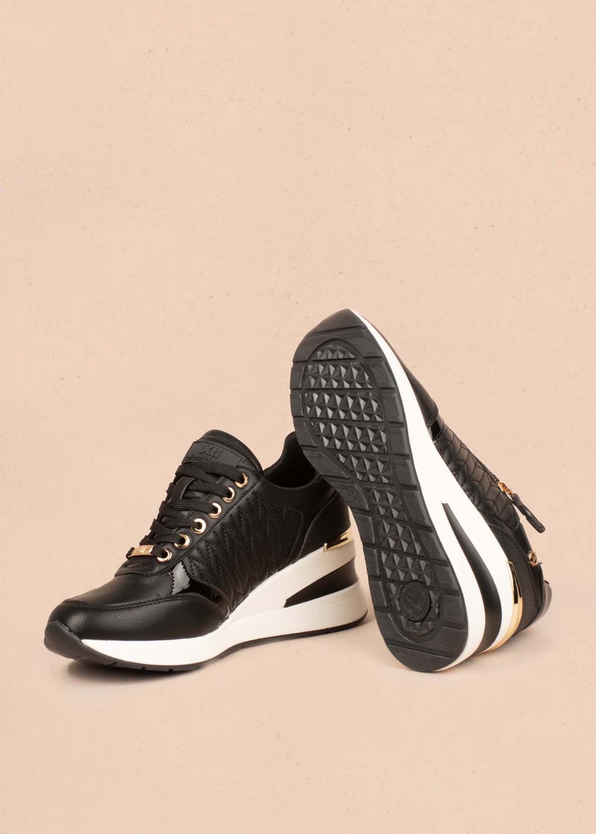 Tenis casuales color negro con cierre frontal 105024