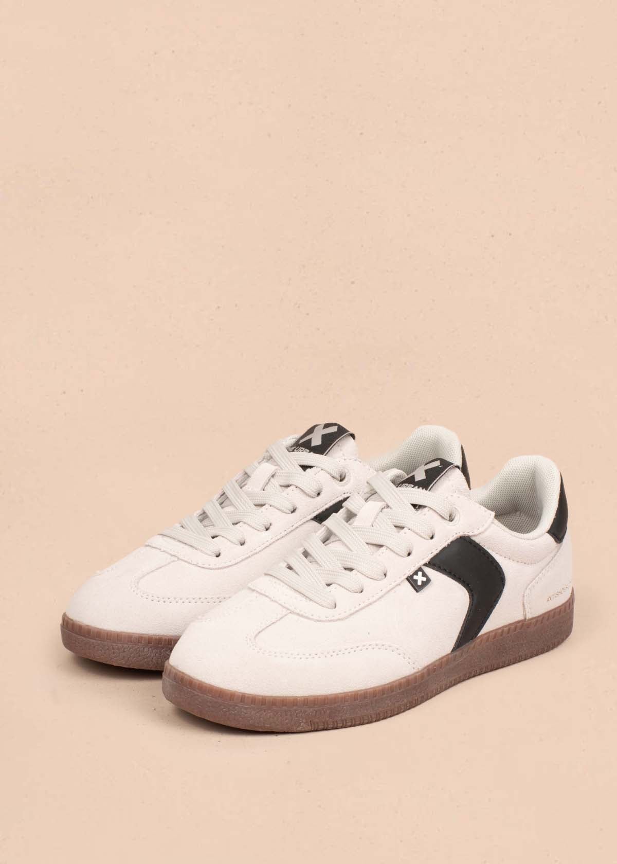 Tenis casuales en cuero color beige 105028