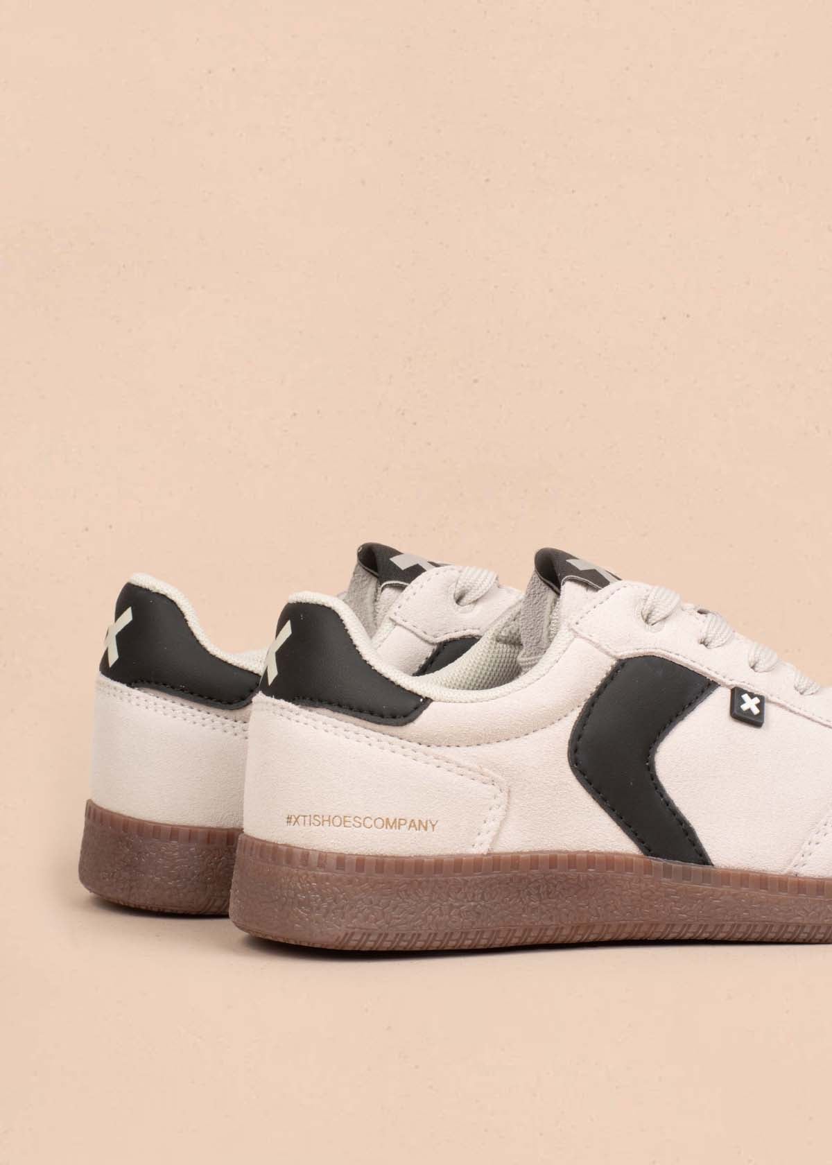 Tenis casuales en cuero color beige 105028