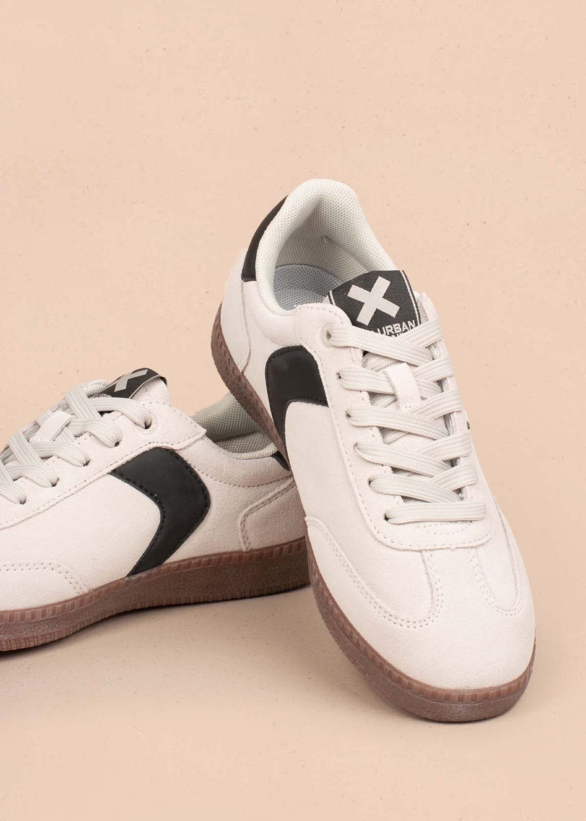 Tenis casuales en cuero color beige 105028