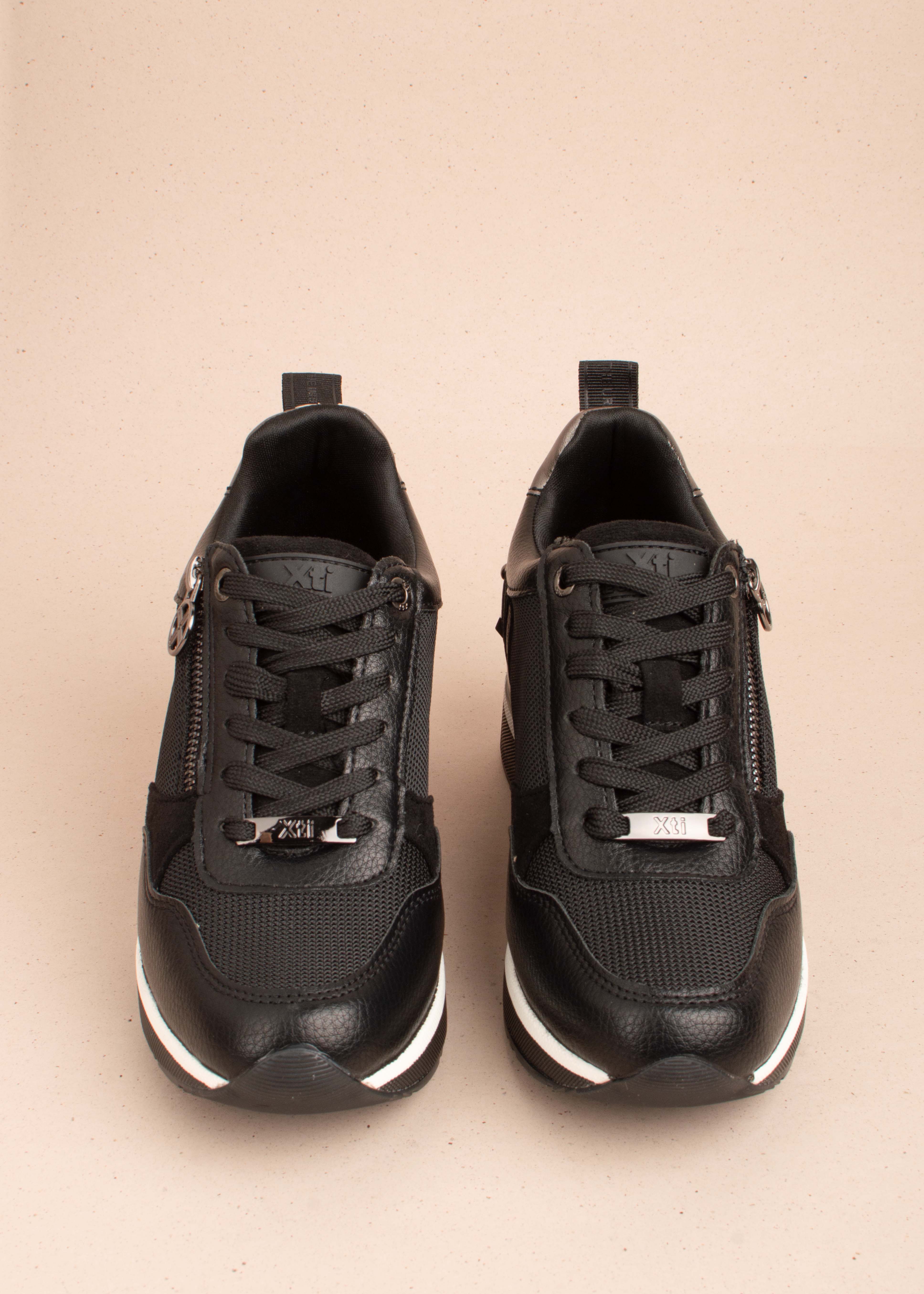 Tenis casuales color negro con cierre lateral 105033
