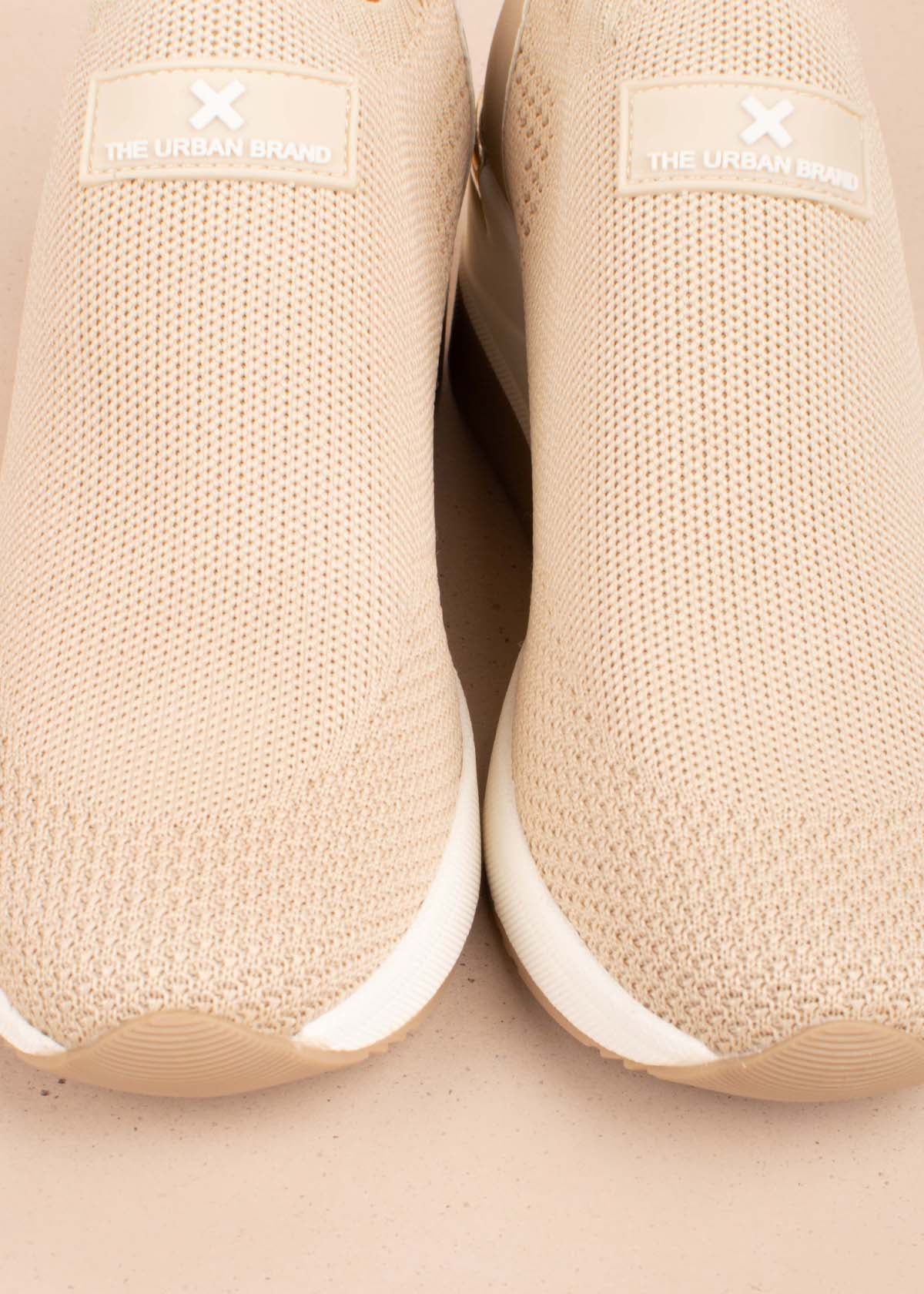 Tenis deportivos color beige con malla tejida 105034