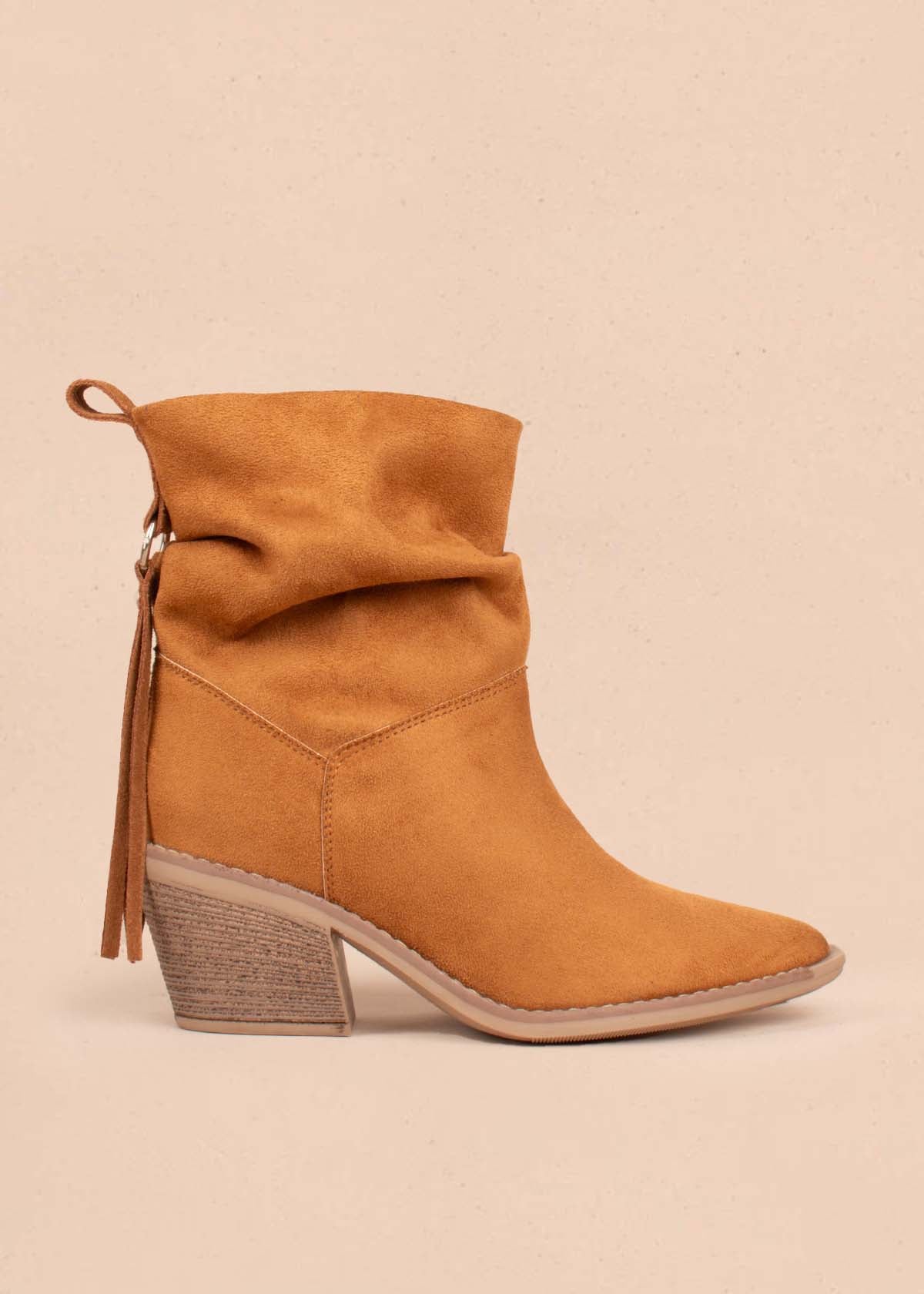 Botas color miel con flecos 105100