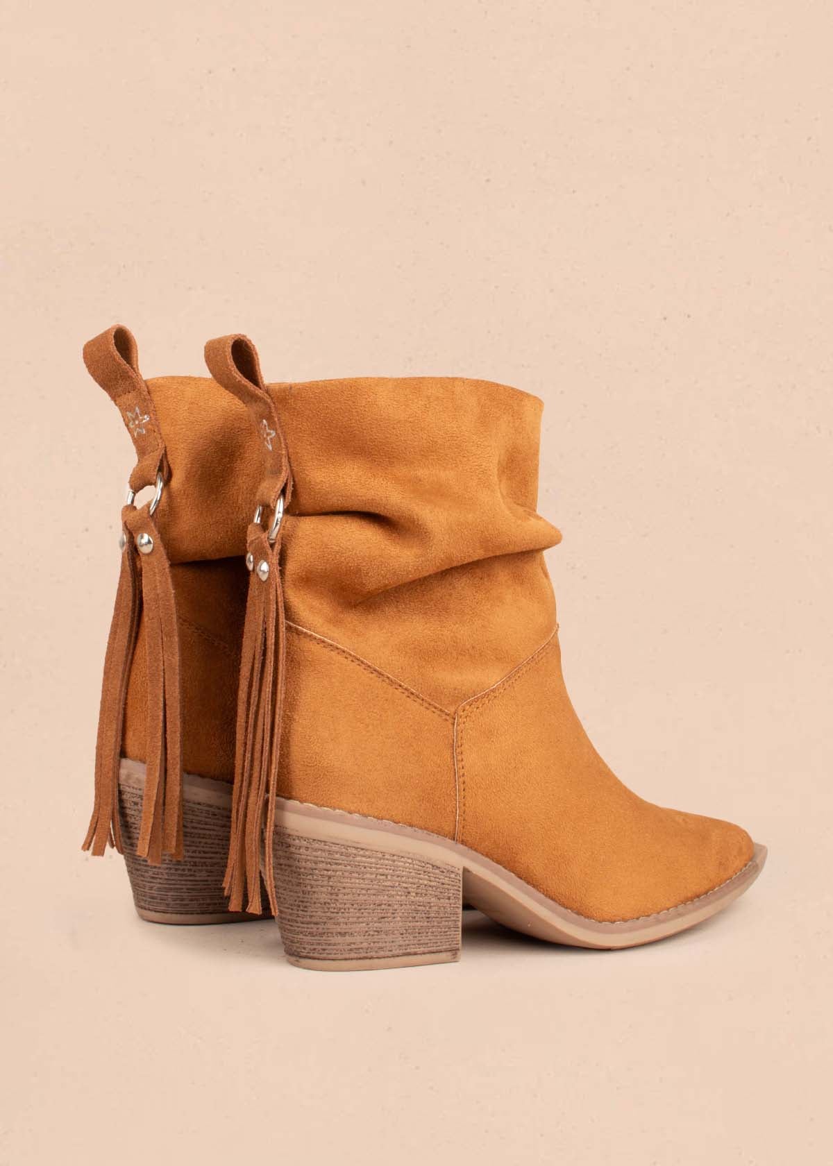 Botas color miel con flecos 105100