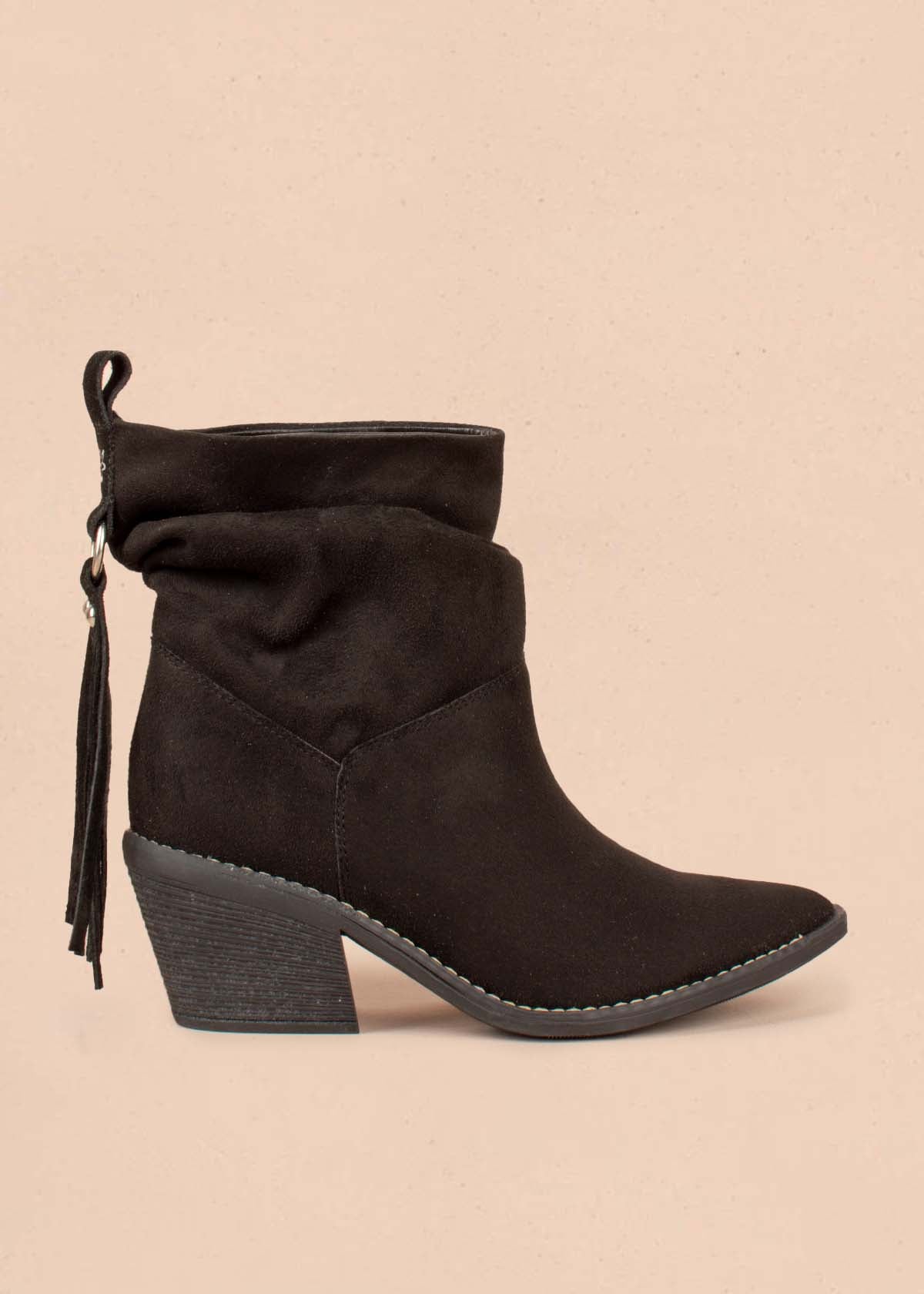 Botas color negro con flecos 105100