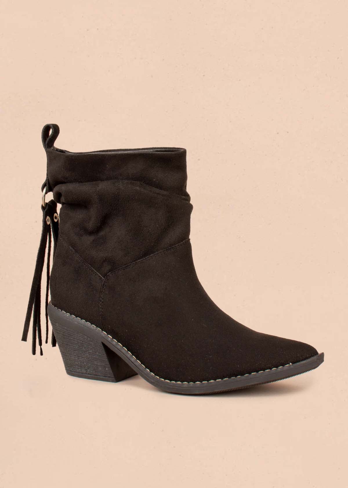 Botas color negro con flecos 105100