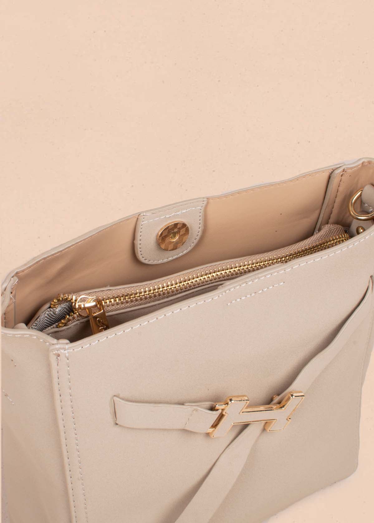 Bolso tipo bandolera color beige 105132