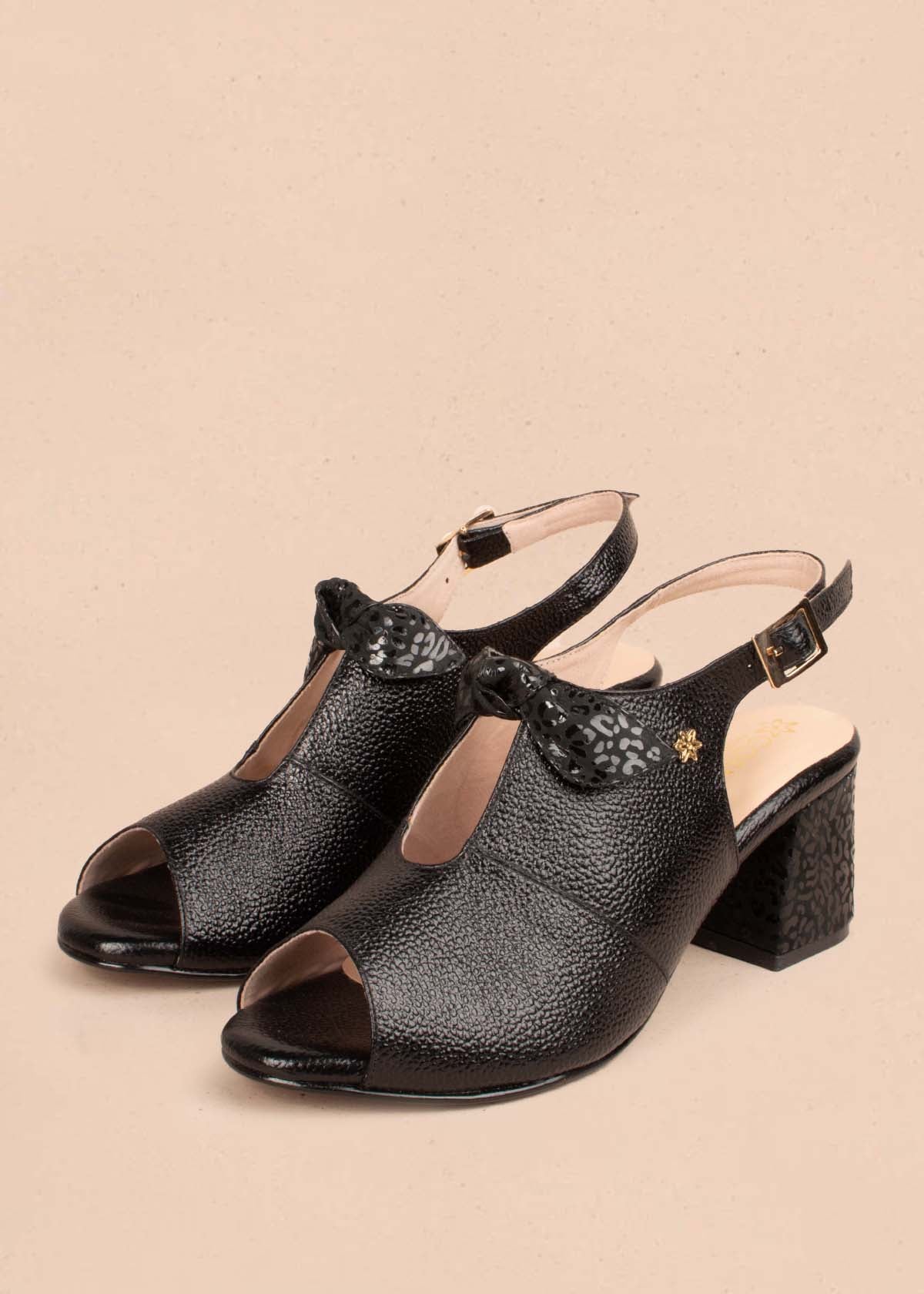 Sandalias altas en cuero color negro con moño 105157