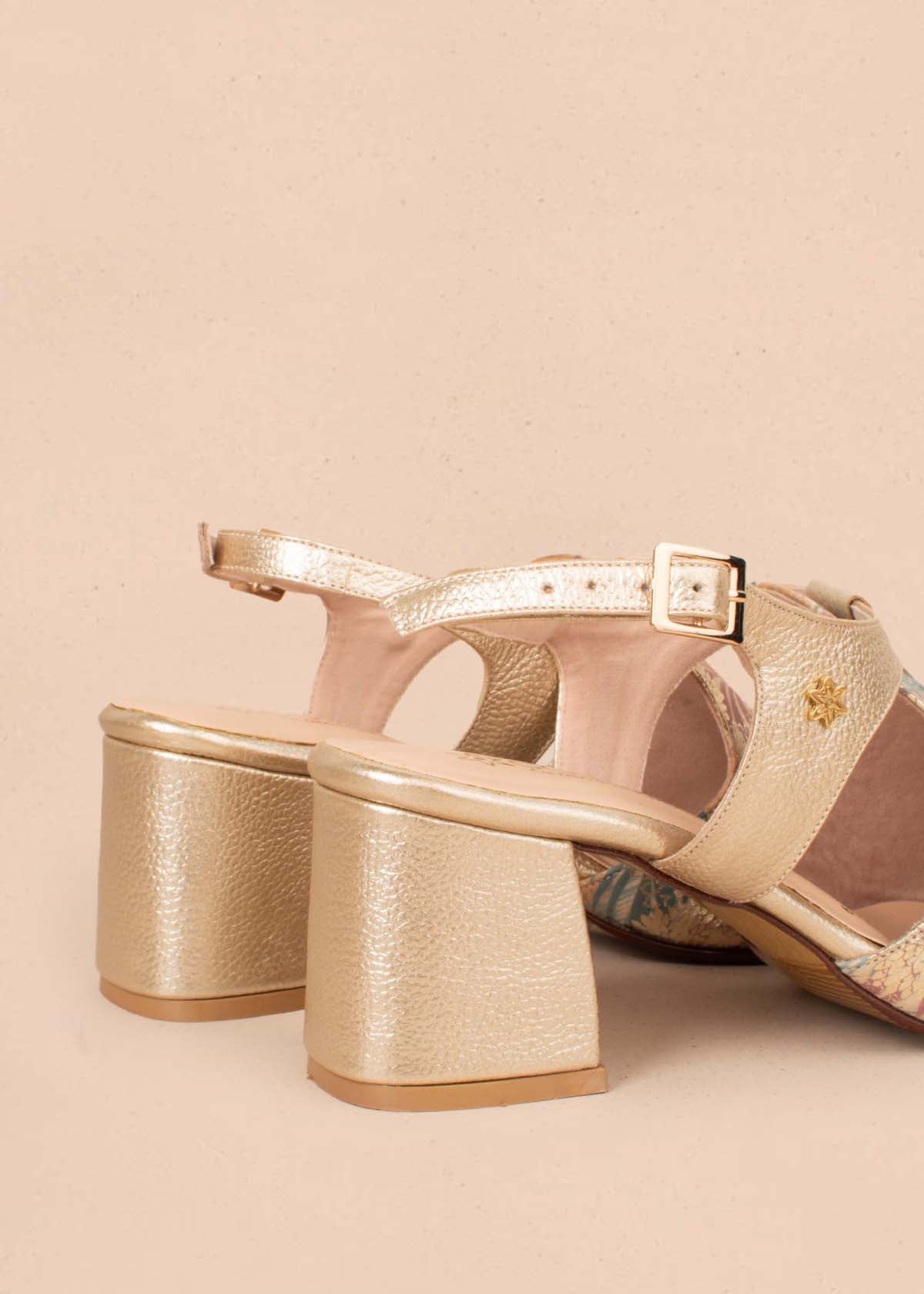 Sandalias altas en cuero color champaña con folia 105158
