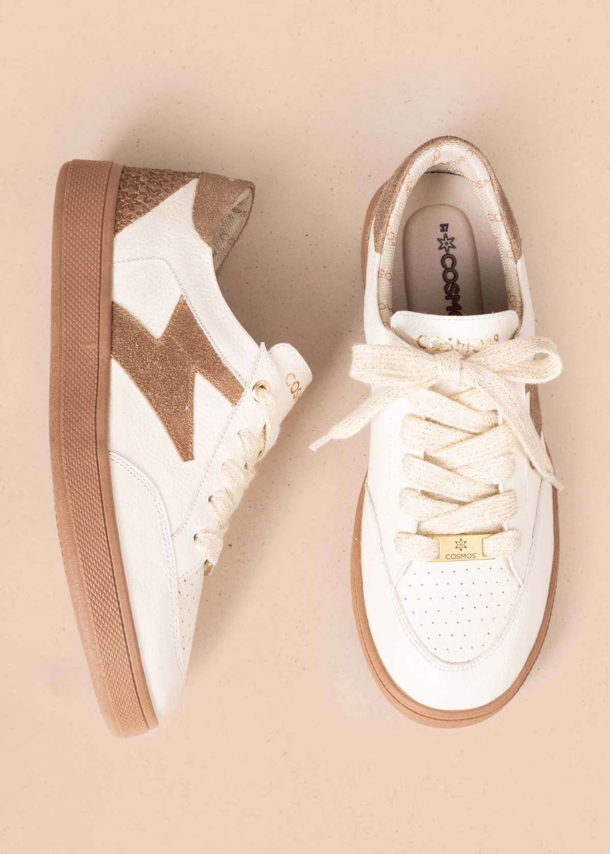 Tenis casuales en cuero color blanco con perforaciones 105164
