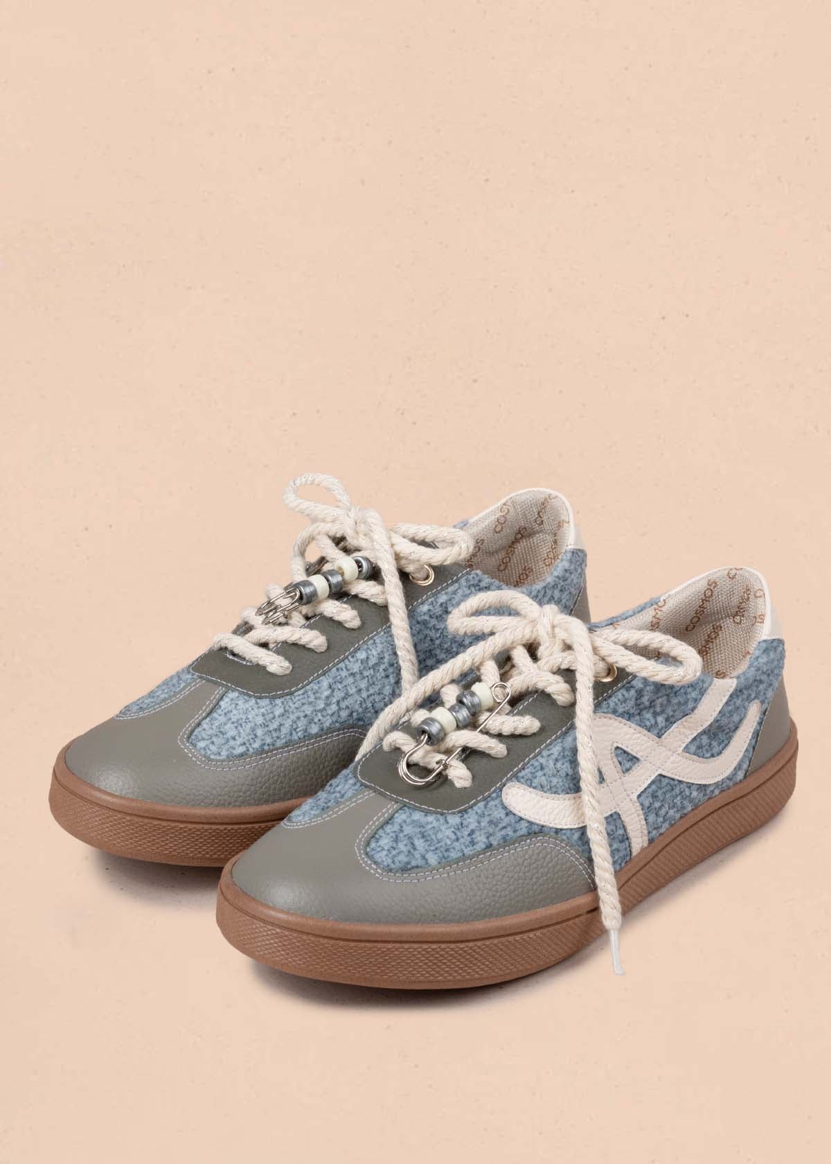 Tenis casuales en cuero color Azul con charms 105167