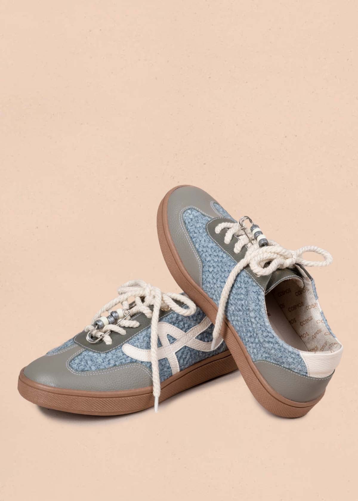 Tenis casuales en cuero color Azul con charms 105167