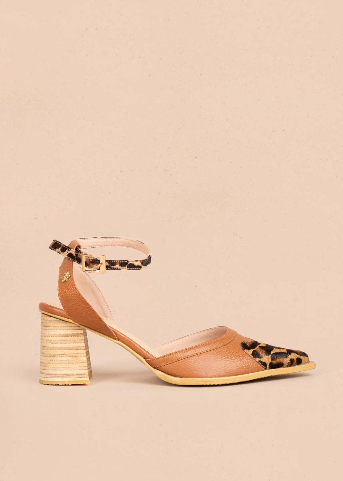 Tacones trabillas en cuero color miel y cuero con pelo animal print 105174