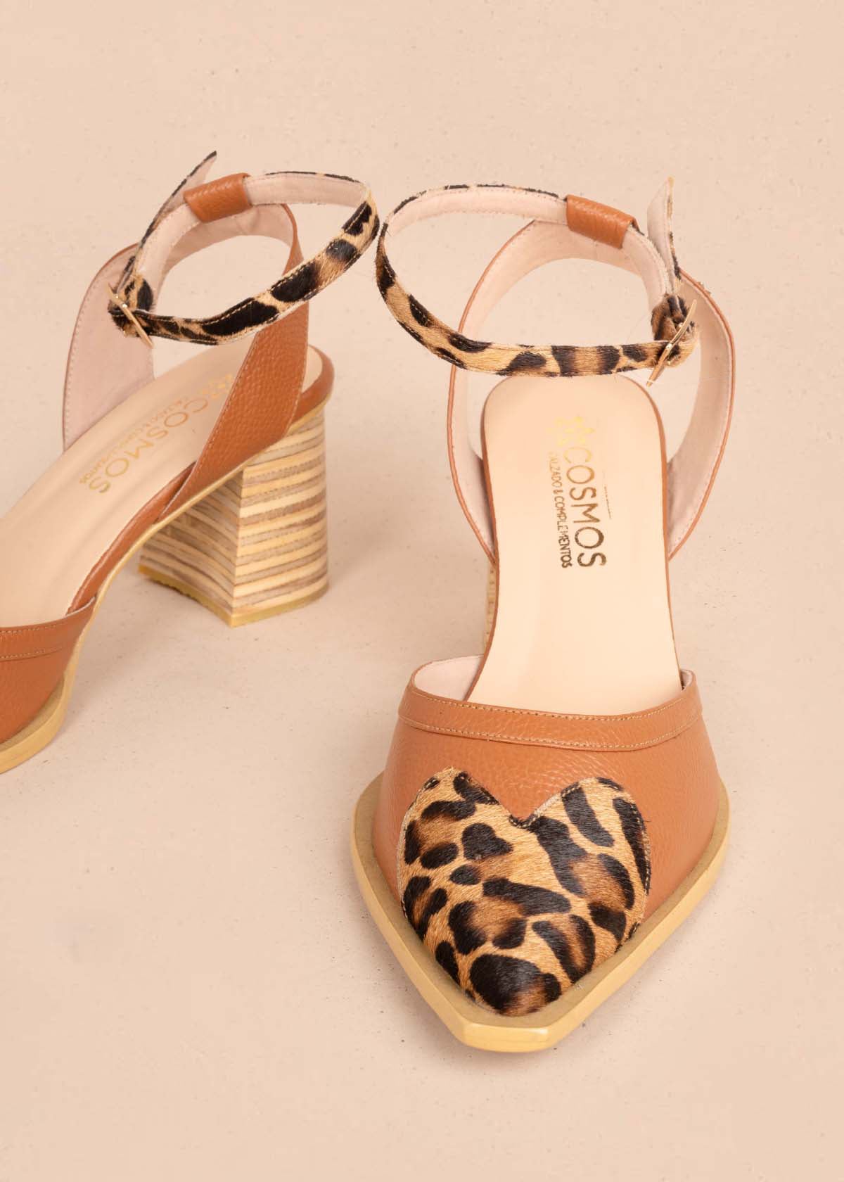 Tacones trabillas en cuero color miel y cuero con pelo animal print 105174