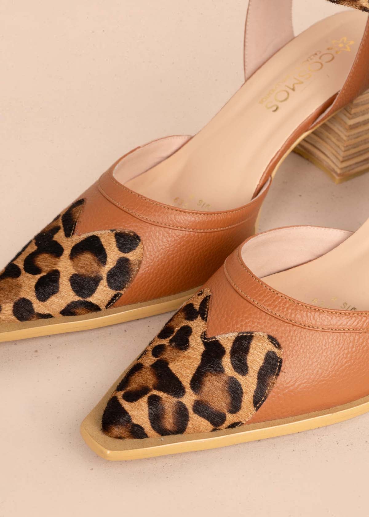 Tacones trabillas en cuero color miel y cuero con pelo animal print 105174