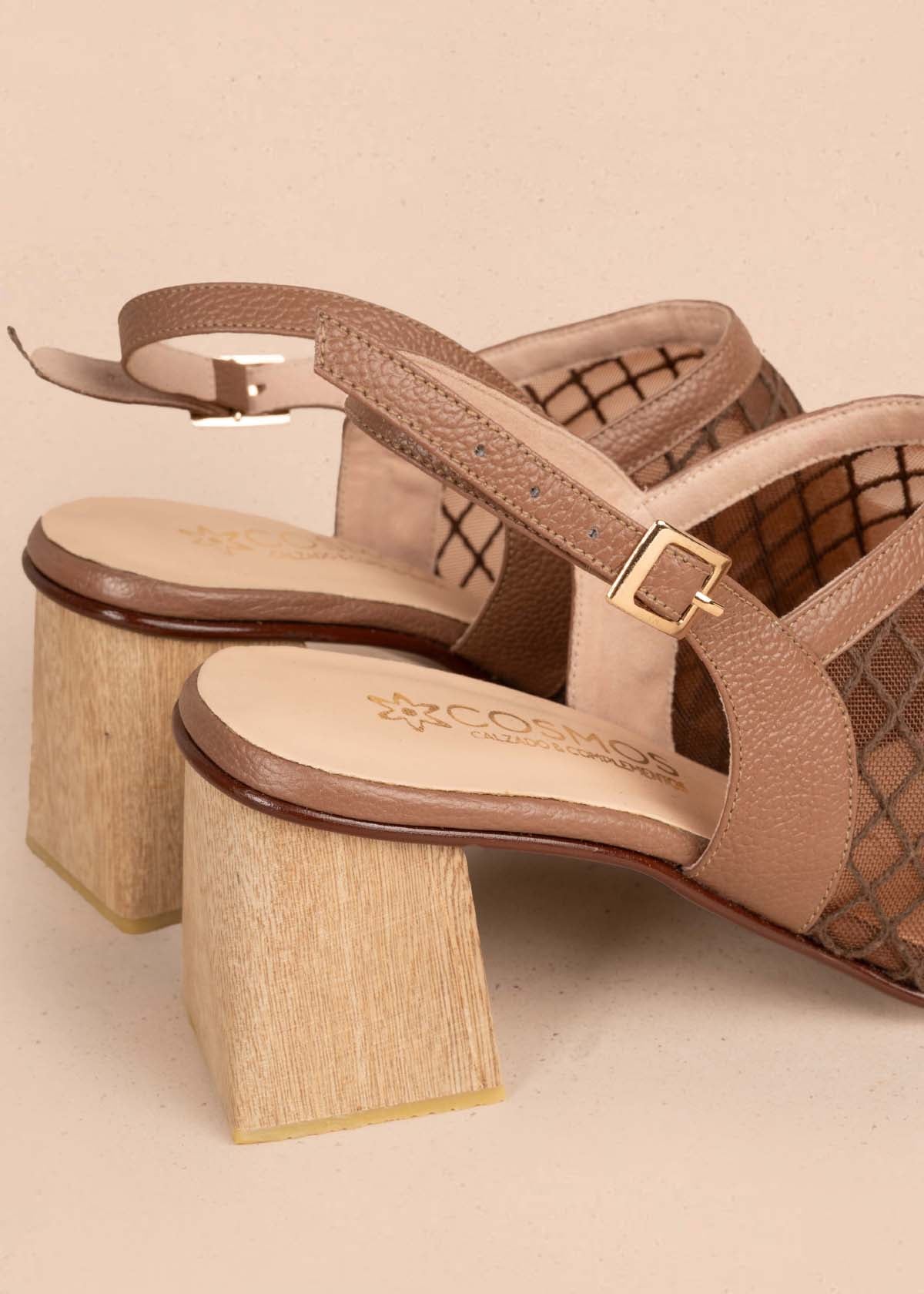 Tacones trabilla en cuero color café con transparencia 105177
