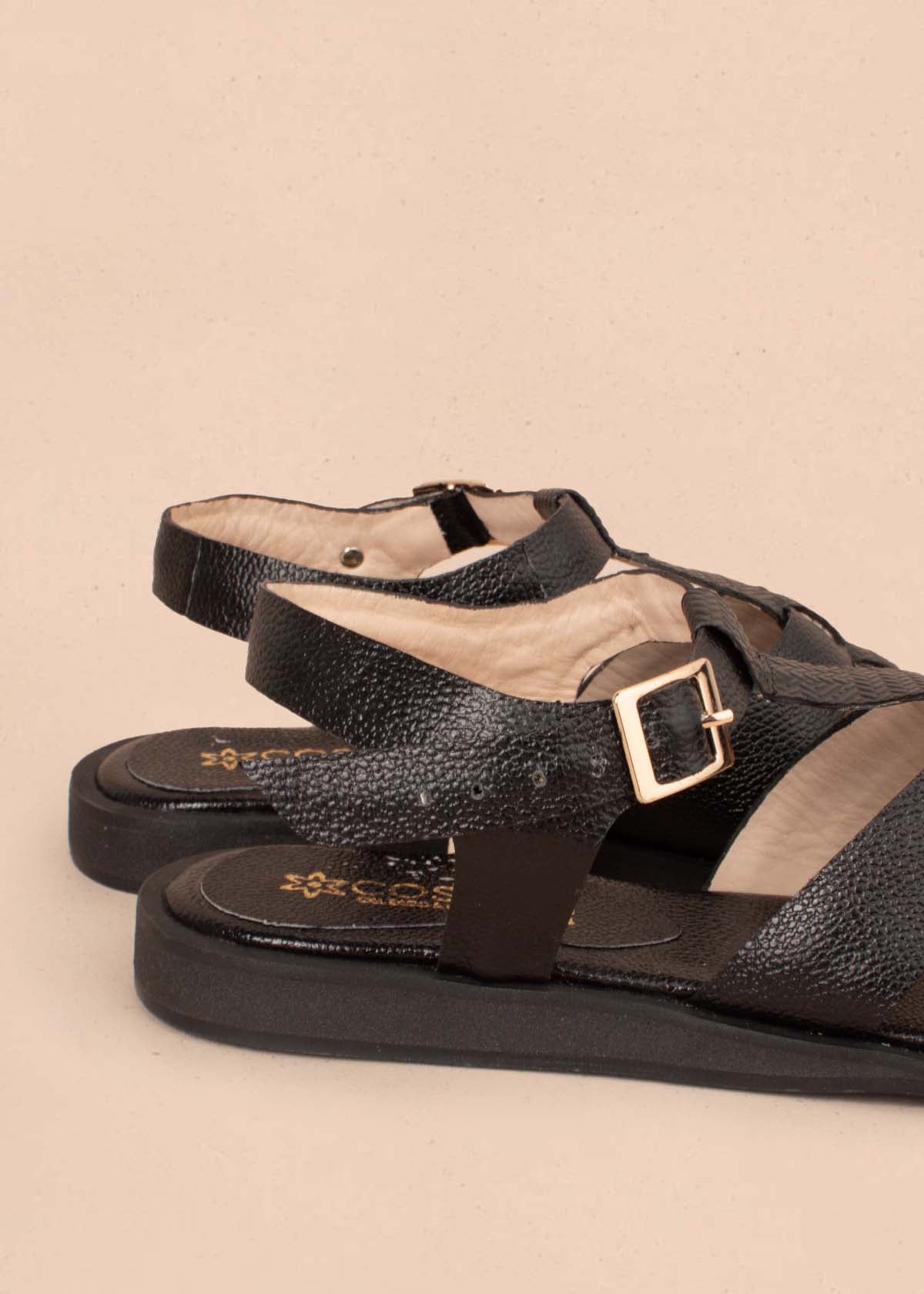 Sandalias planas cuero color negro con textura croco 105180