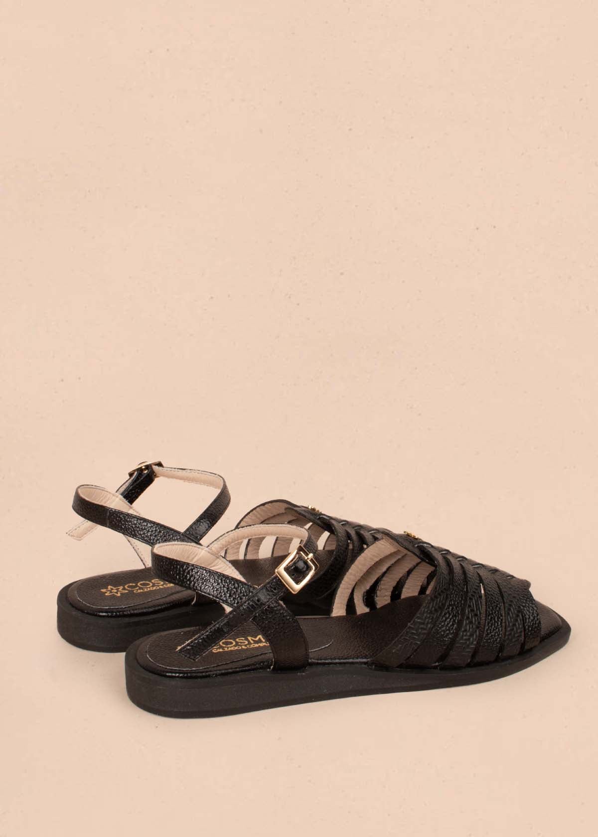 Sandalias planas en cuero color negro 105182