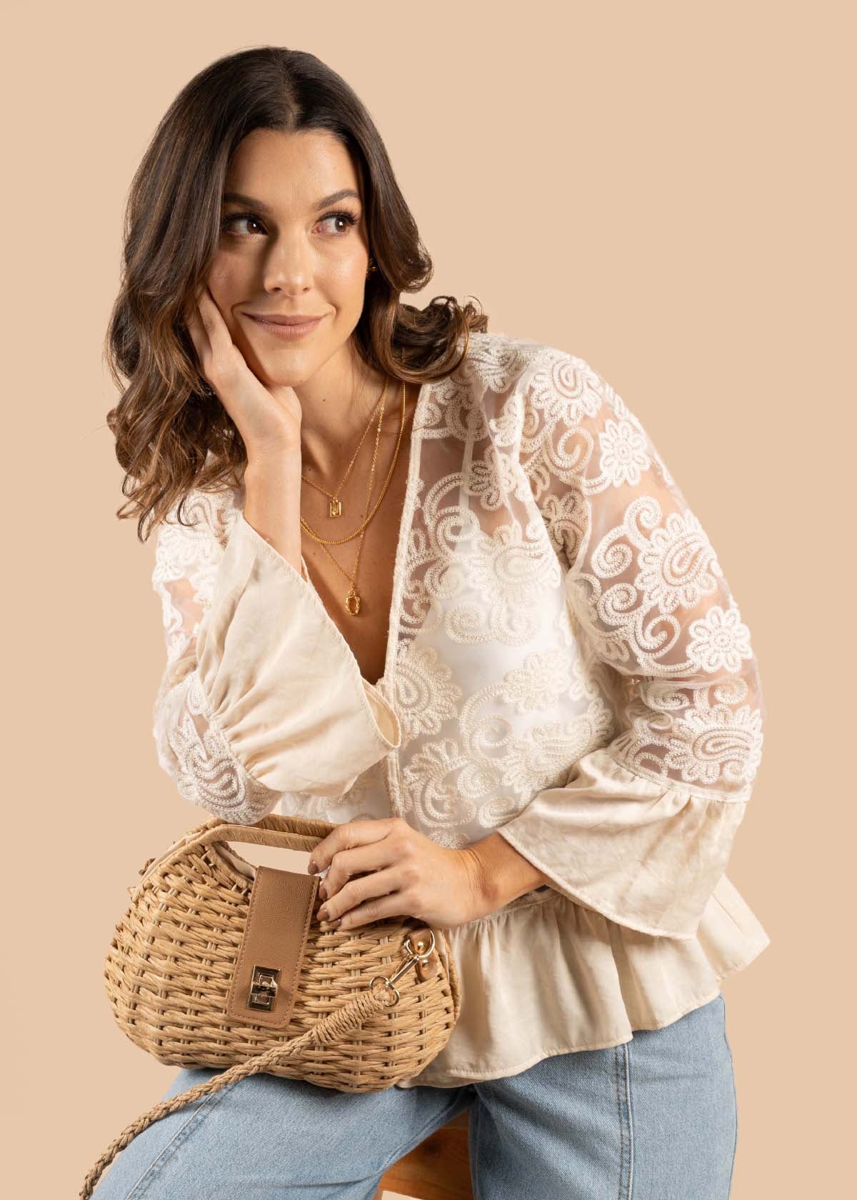 Chaqueta color beige con boleros 105186