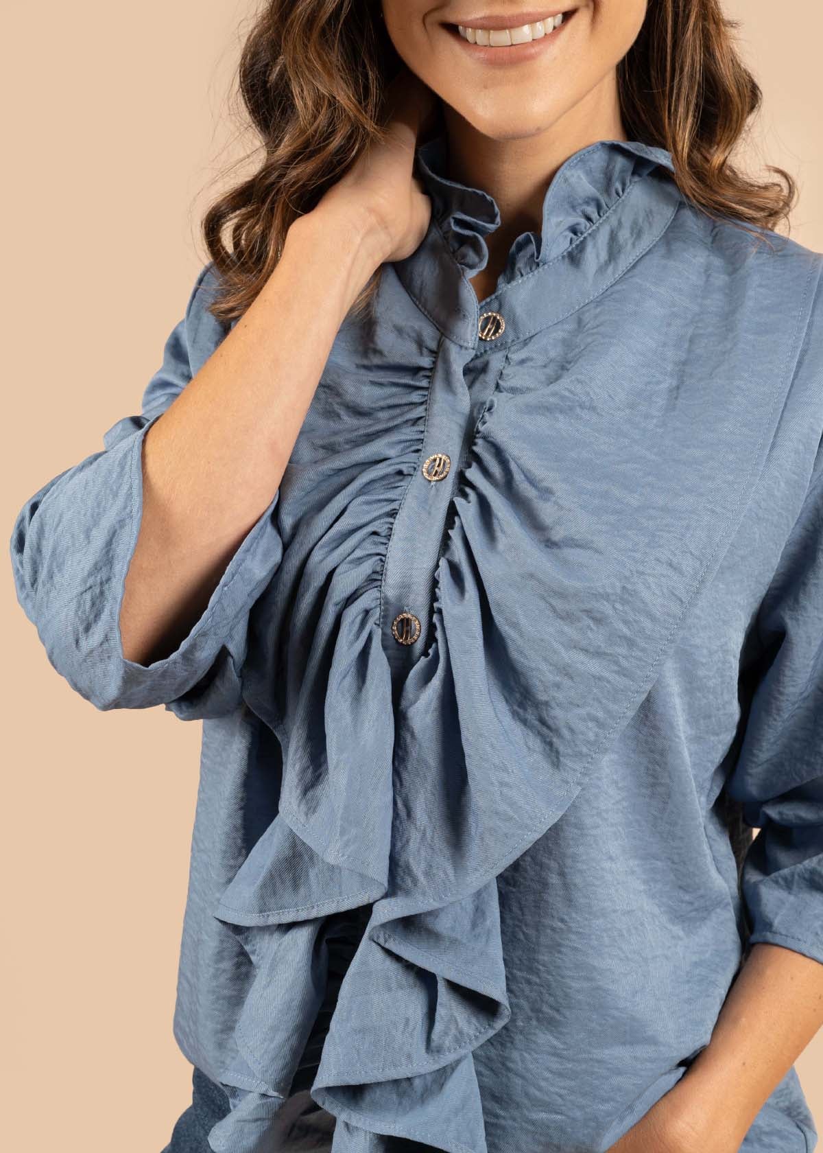 Blusa color azul con volantes 105188