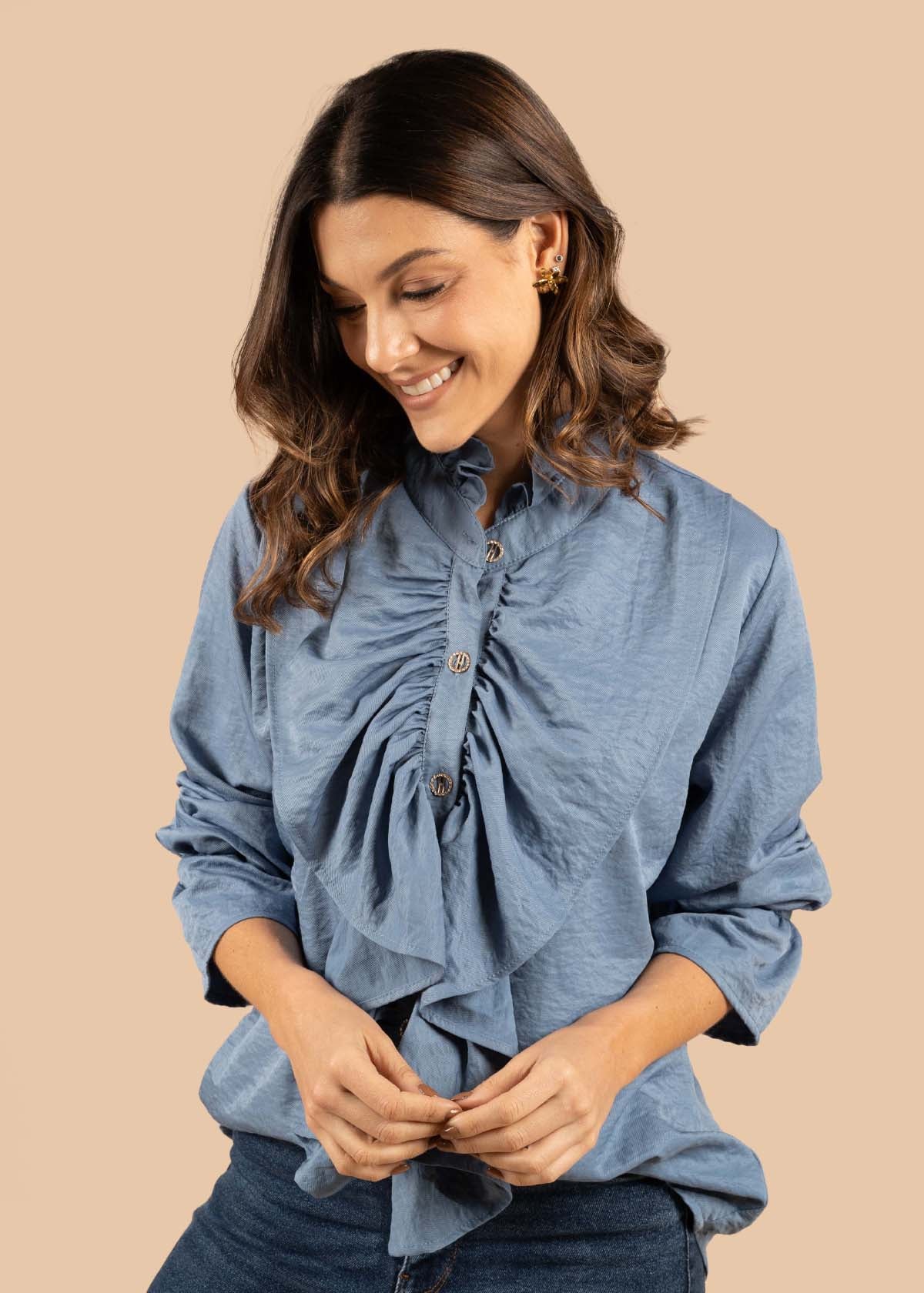 Blusa color azul con volantes 105188