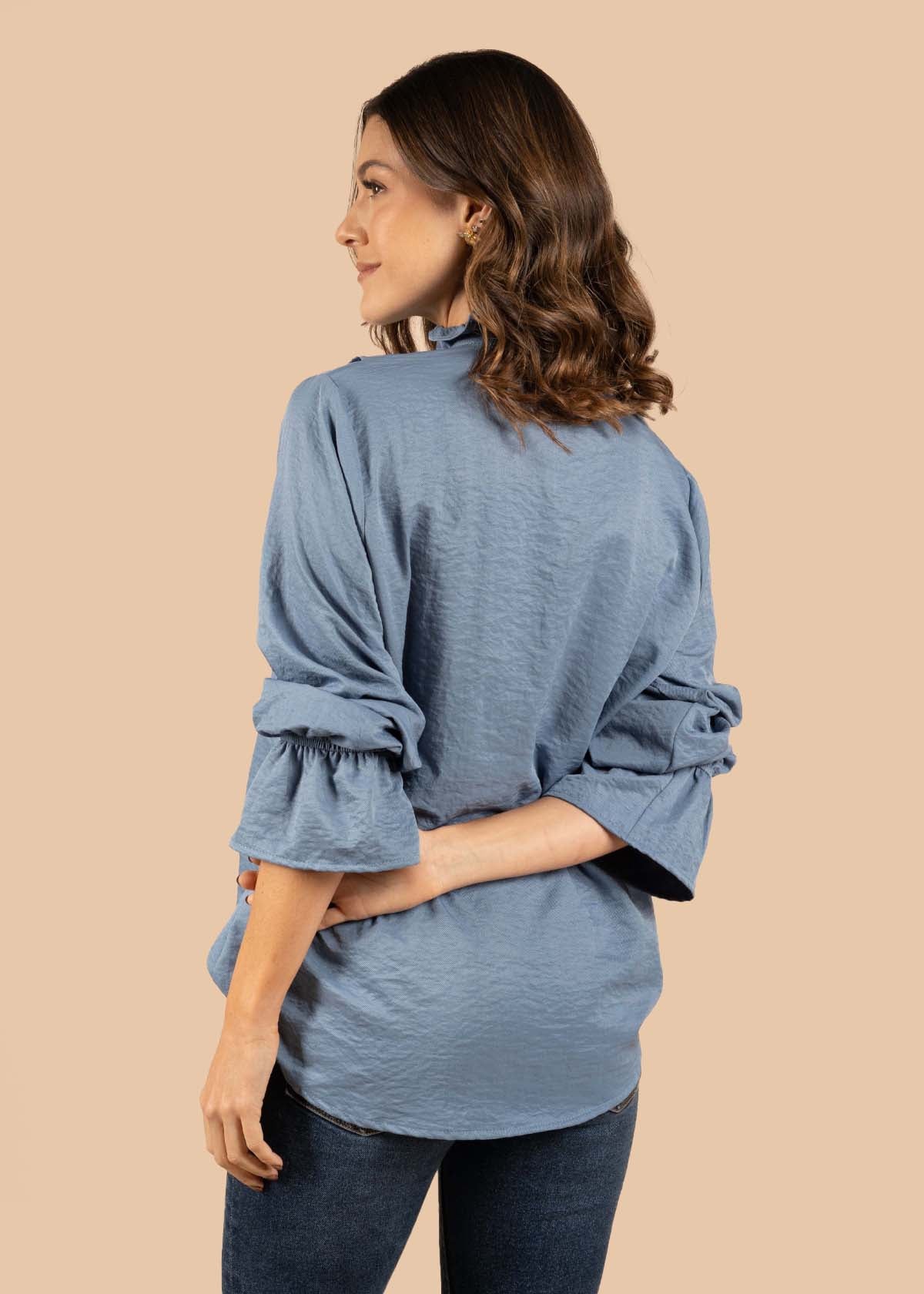 Blusa color azul con volantes 105188