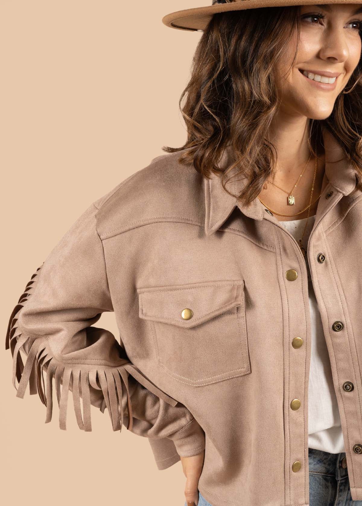 Chaqueta color camel con flecos 105191