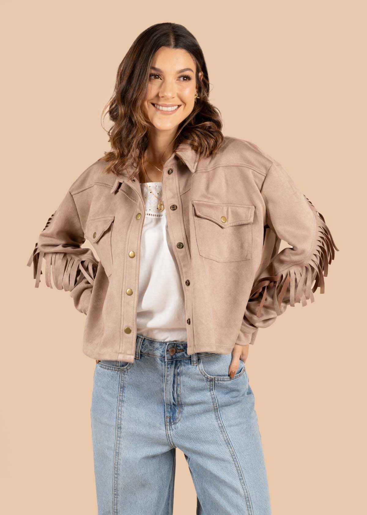 Chaqueta color camel con flecos 105191