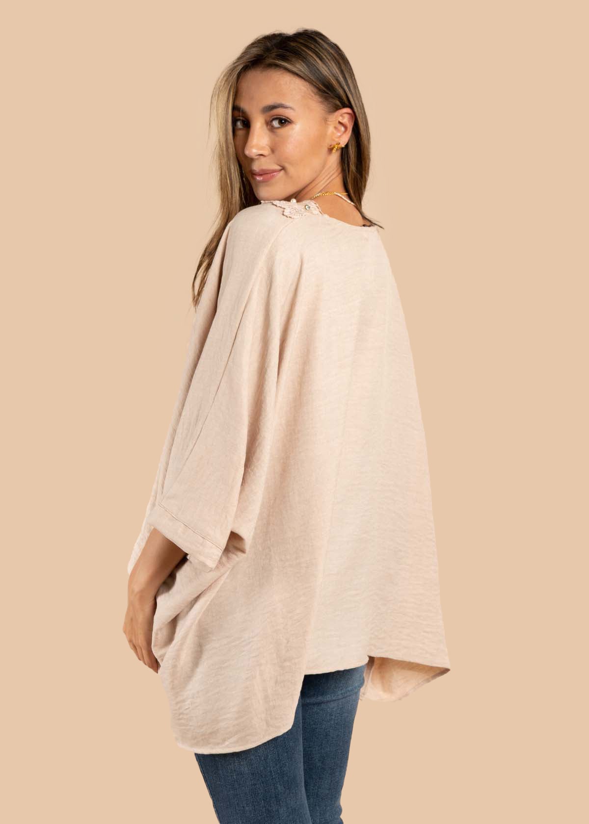 Blusa color beige con perlas 105198