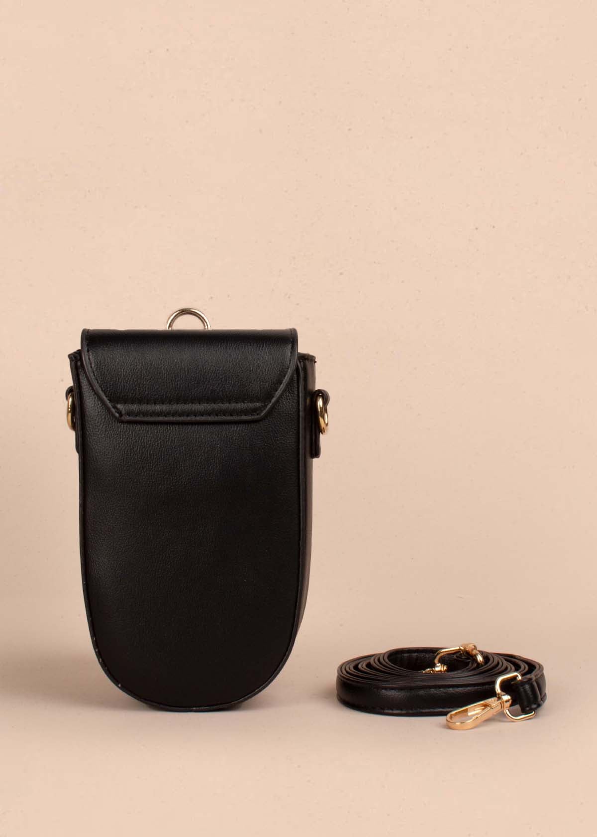 Bolso tipo bandolera color negro 105258