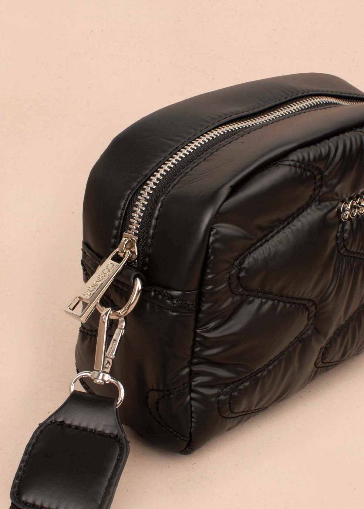 Bolso tipo bandolera color negro con efecto acolchado 105266