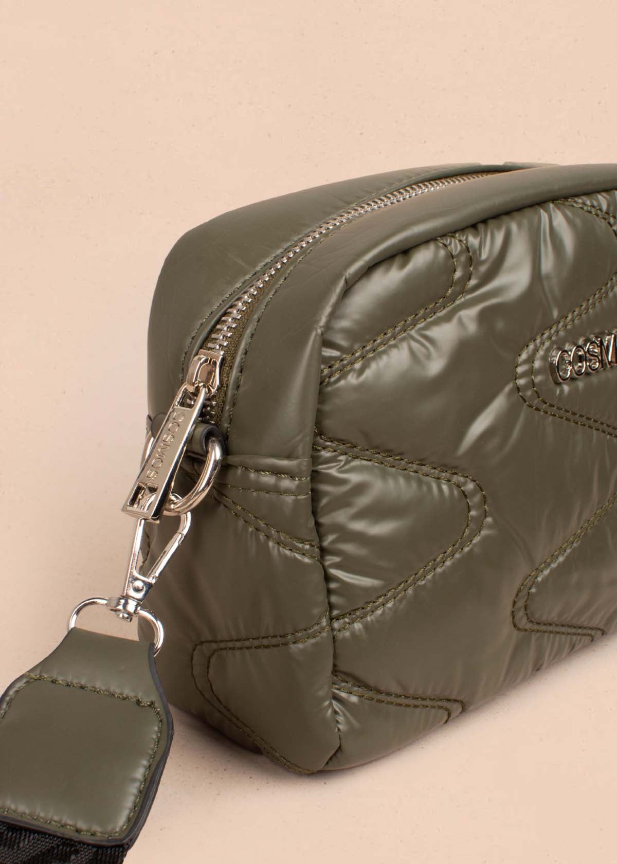 Bolso tipo bandolera color verde con efecto acolchado 105266