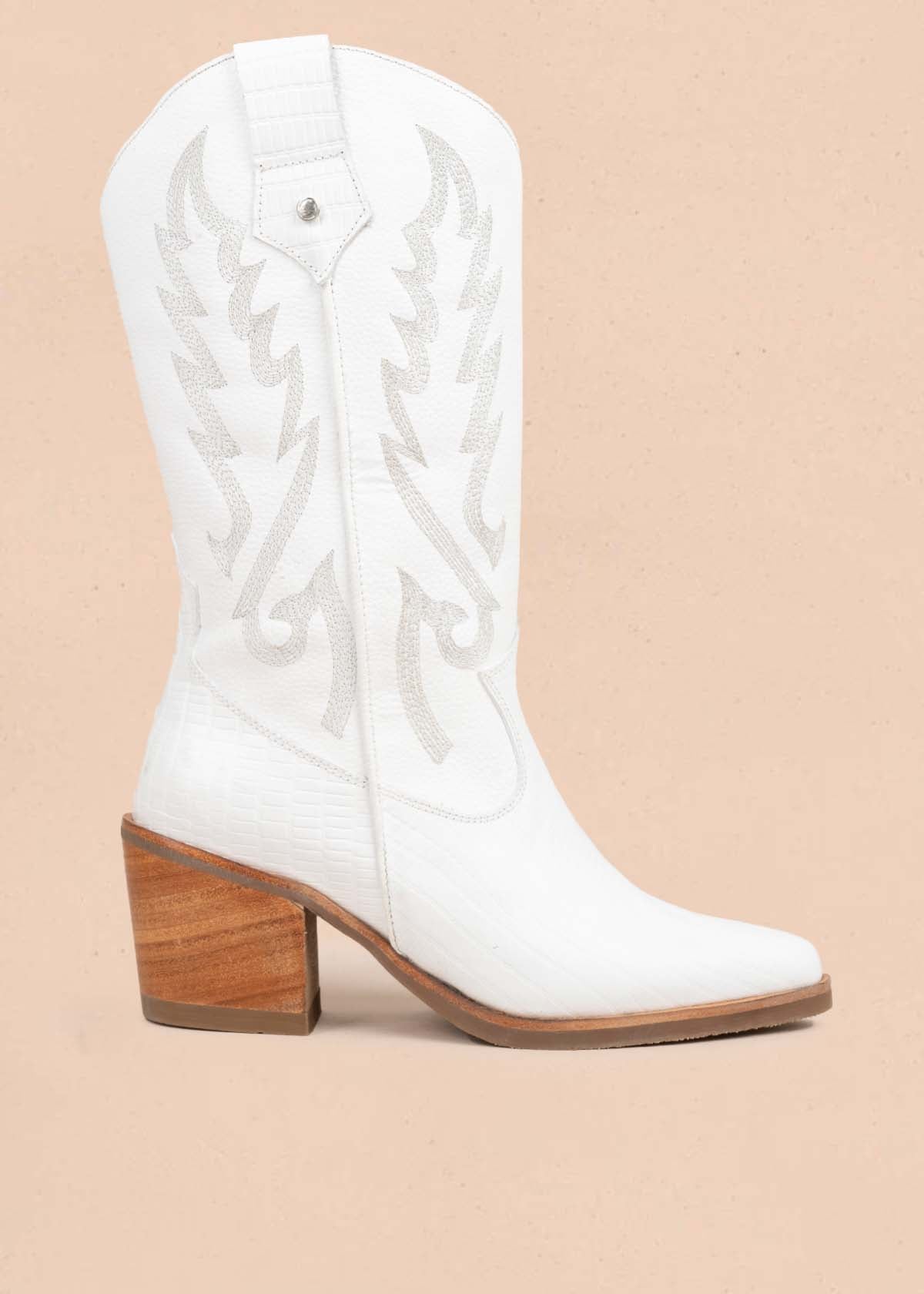 Botas en cuero color blanco con bordado 105275