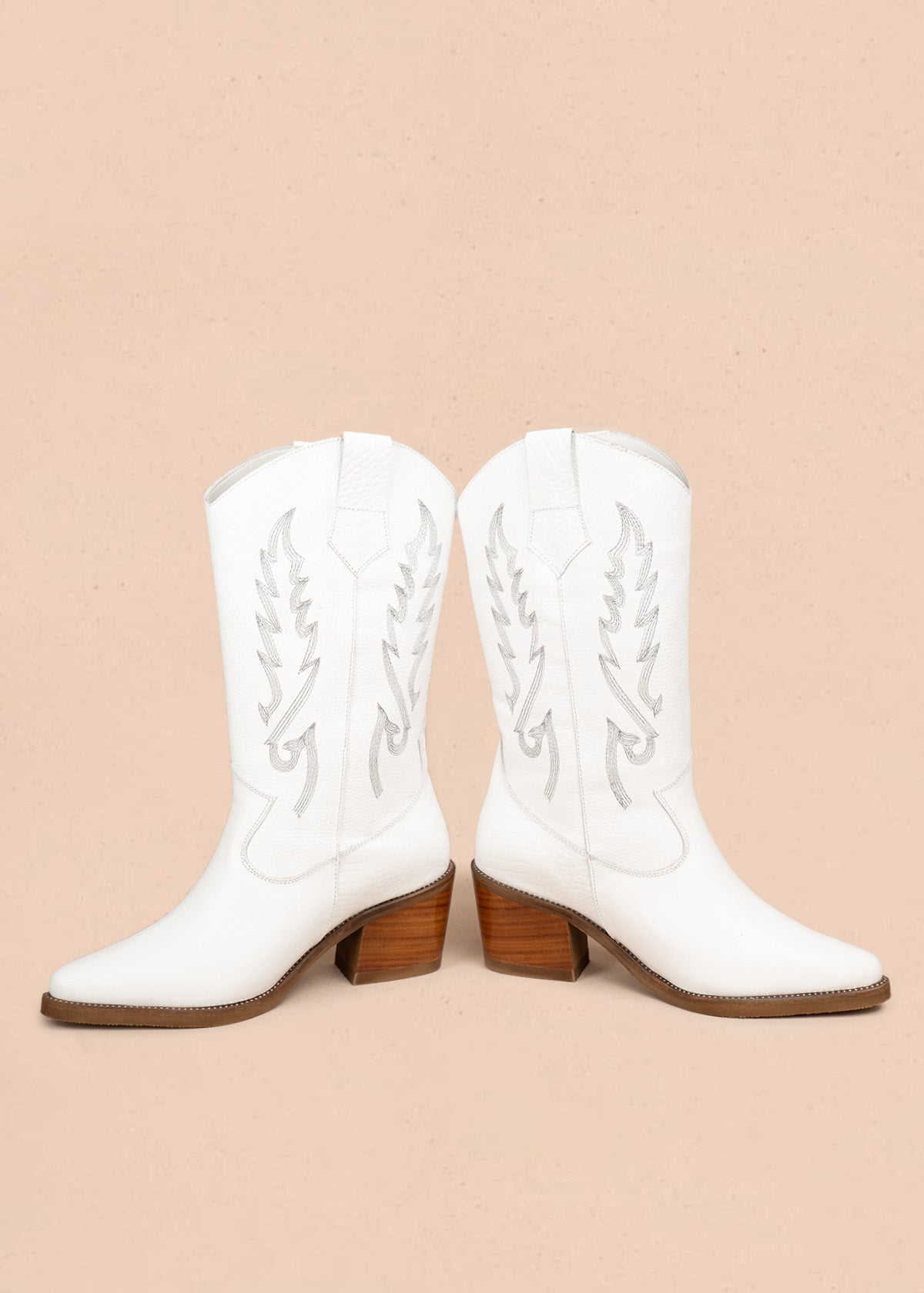 Botas en cuero color blanco con bordado 105275