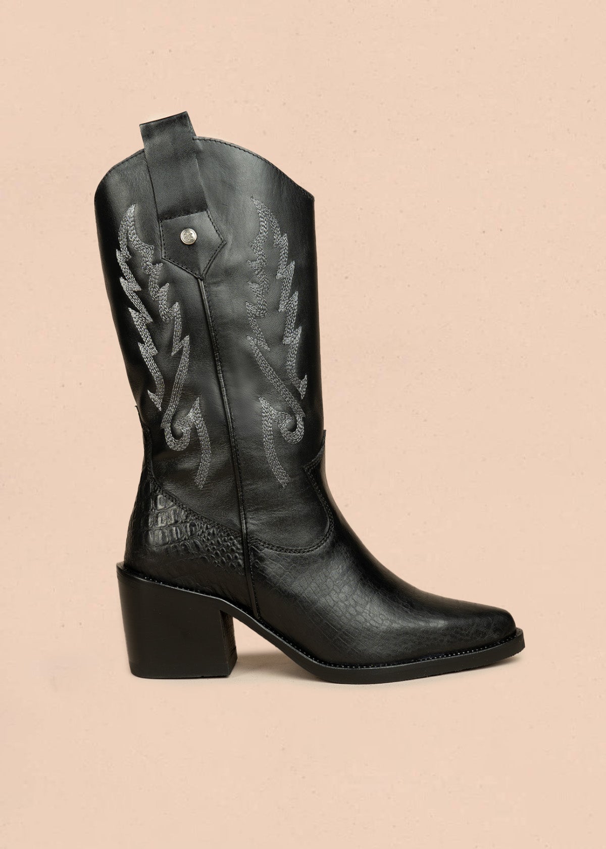 Botas de cuero color negro con bordado 105275